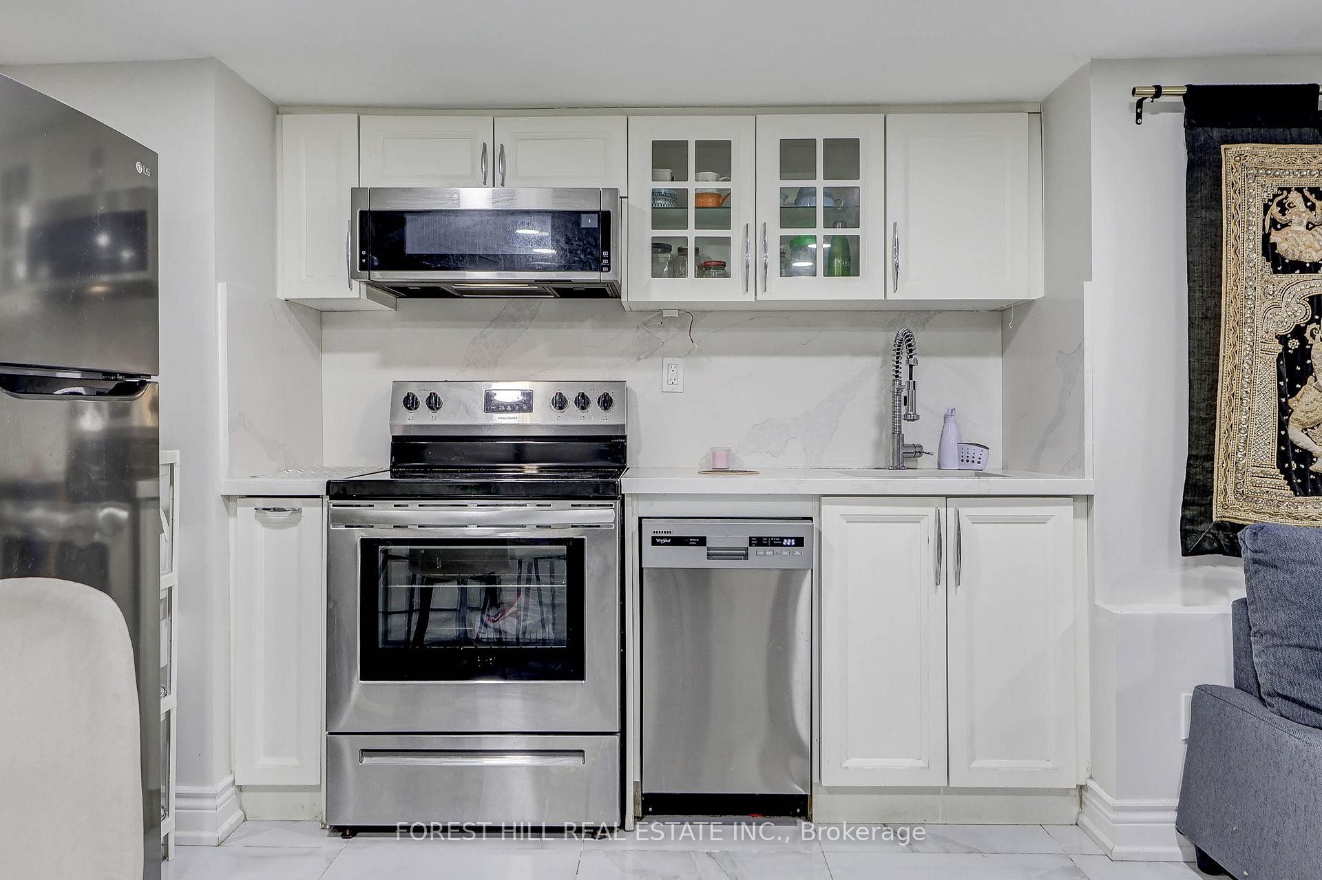 









607


Spadina

Road,
Toronto,




ON
M5P 2X1

