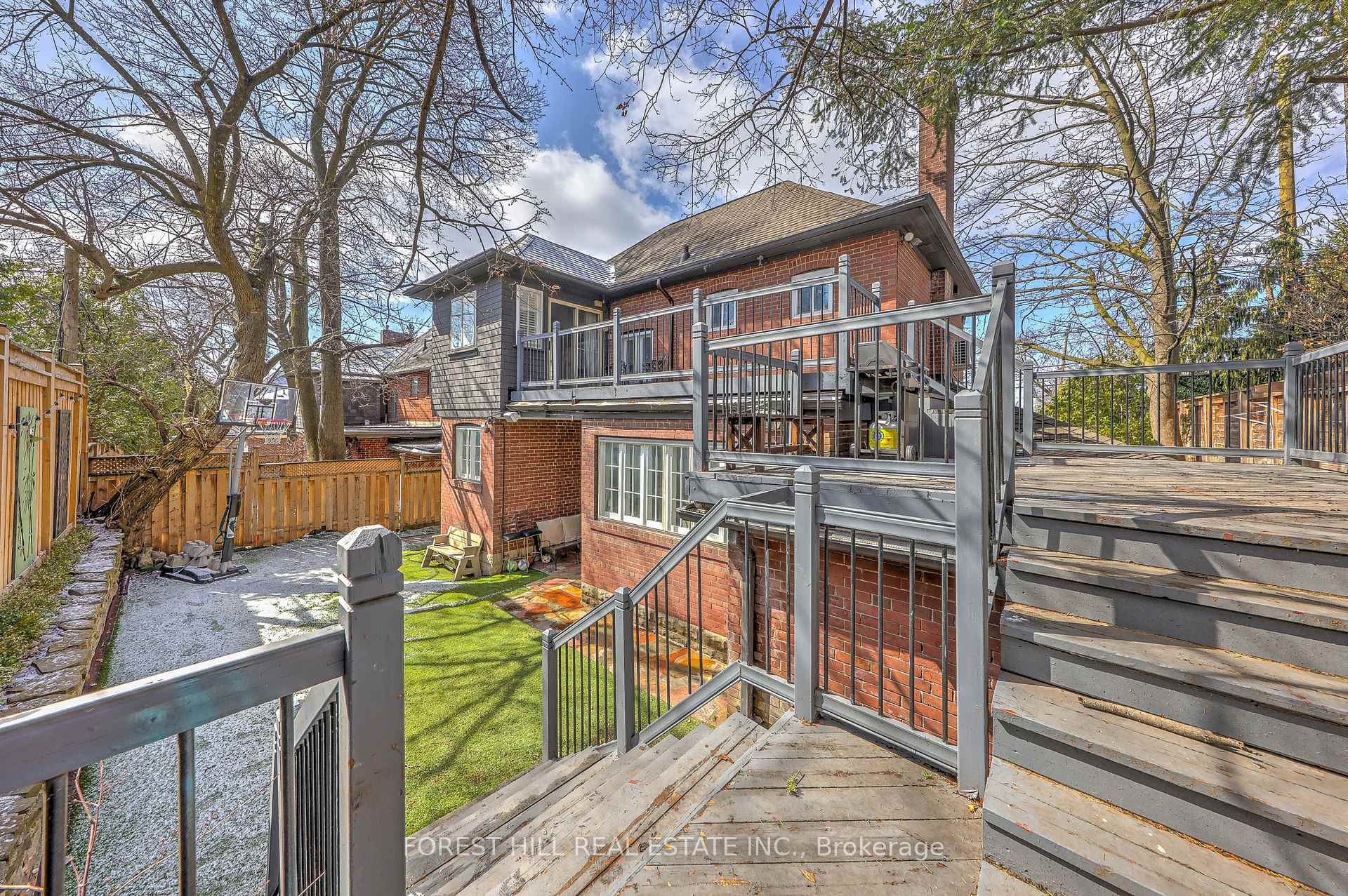 









607


Spadina

Road,
Toronto,




ON
M5P 2X1

