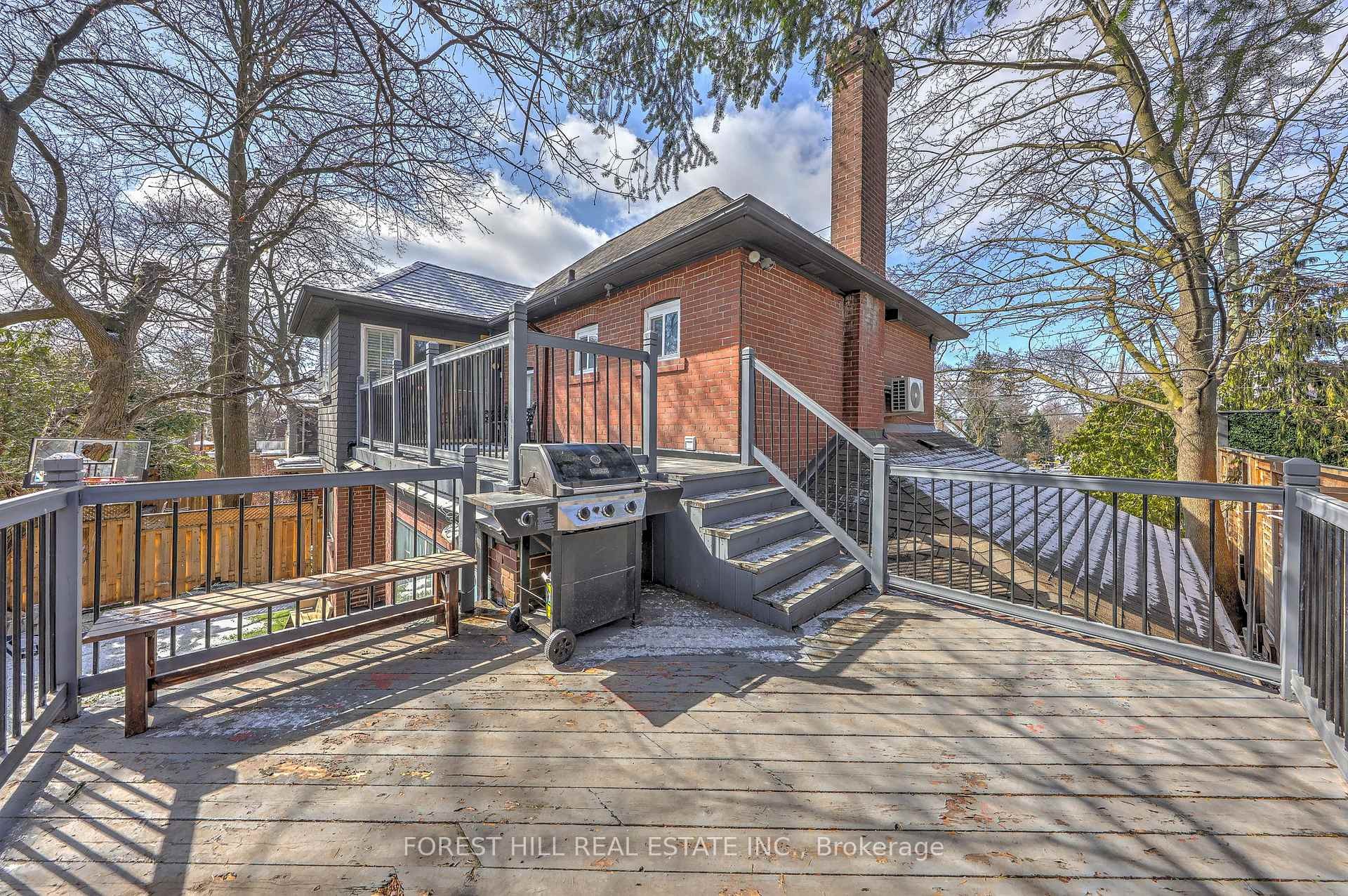 









607


Spadina

Road,
Toronto,




ON
M5P 2X1

