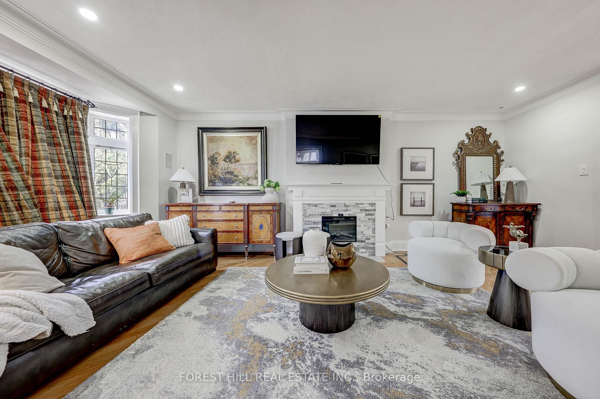 









607


Spadina

Road,
Toronto,




ON
M5P 2X1

