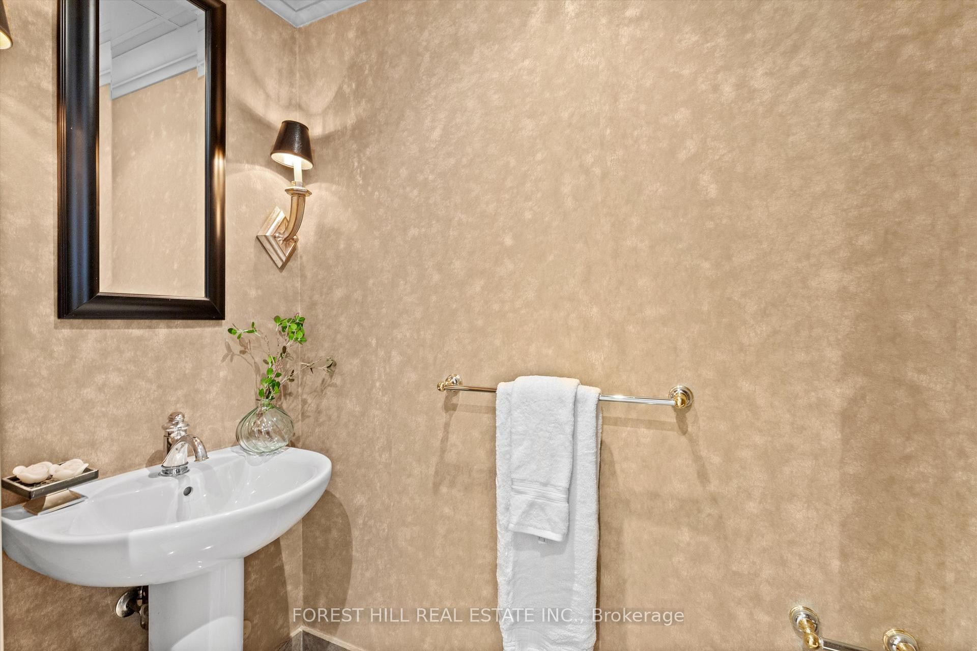 









33


Delisle

Avenue, 108,
Toronto,




ON
M4V 3C7

