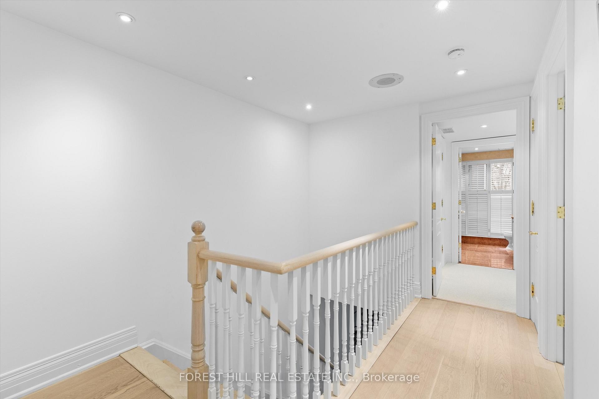 









33


Delisle

Avenue, 108,
Toronto,




ON
M4V 3C7

