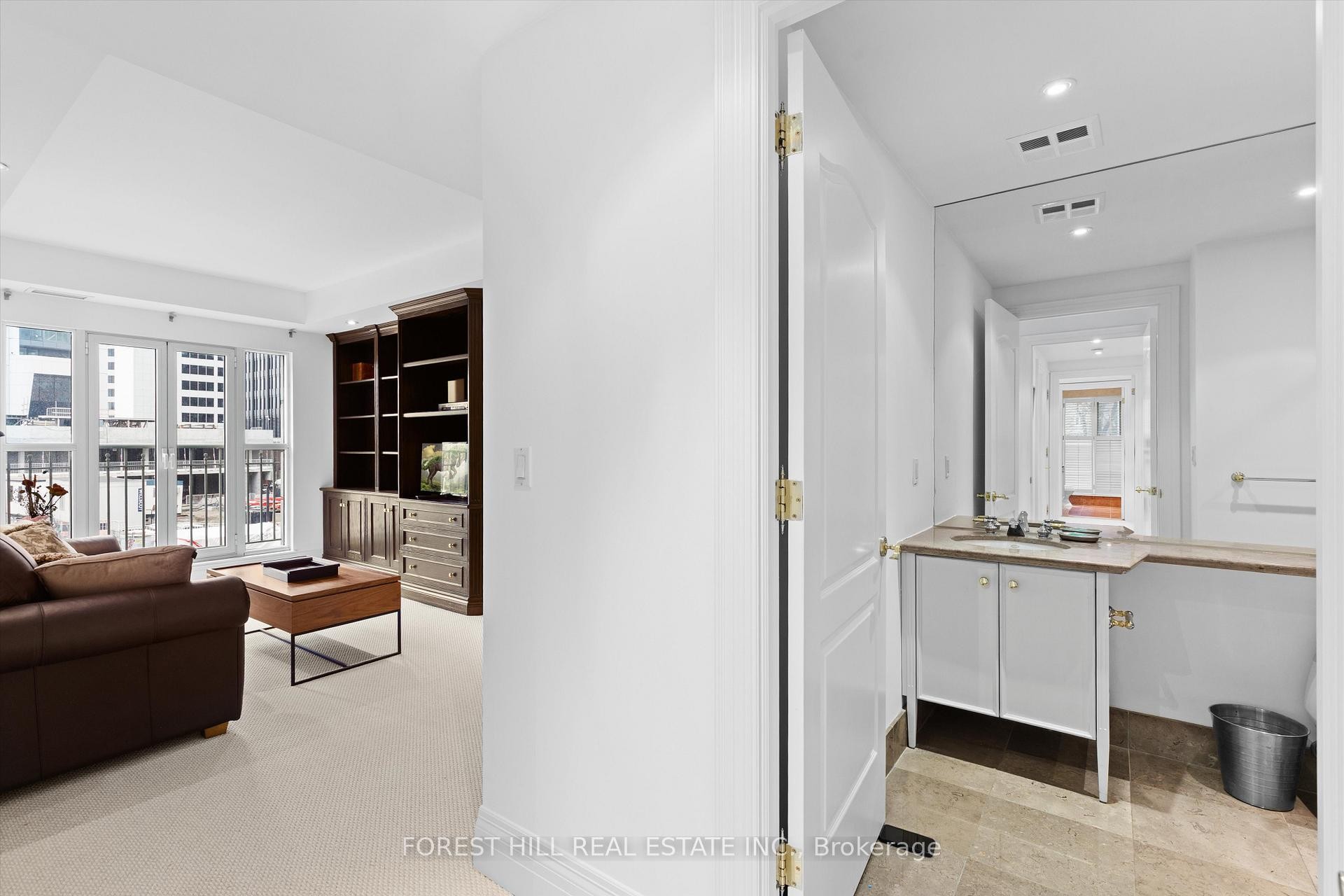 









33


Delisle

Avenue, 108,
Toronto,




ON
M4V 3C7

