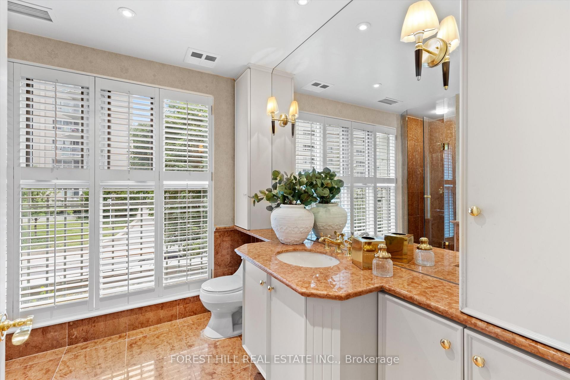 









33


Delisle

Avenue, 108,
Toronto,




ON
M4V 3C7

