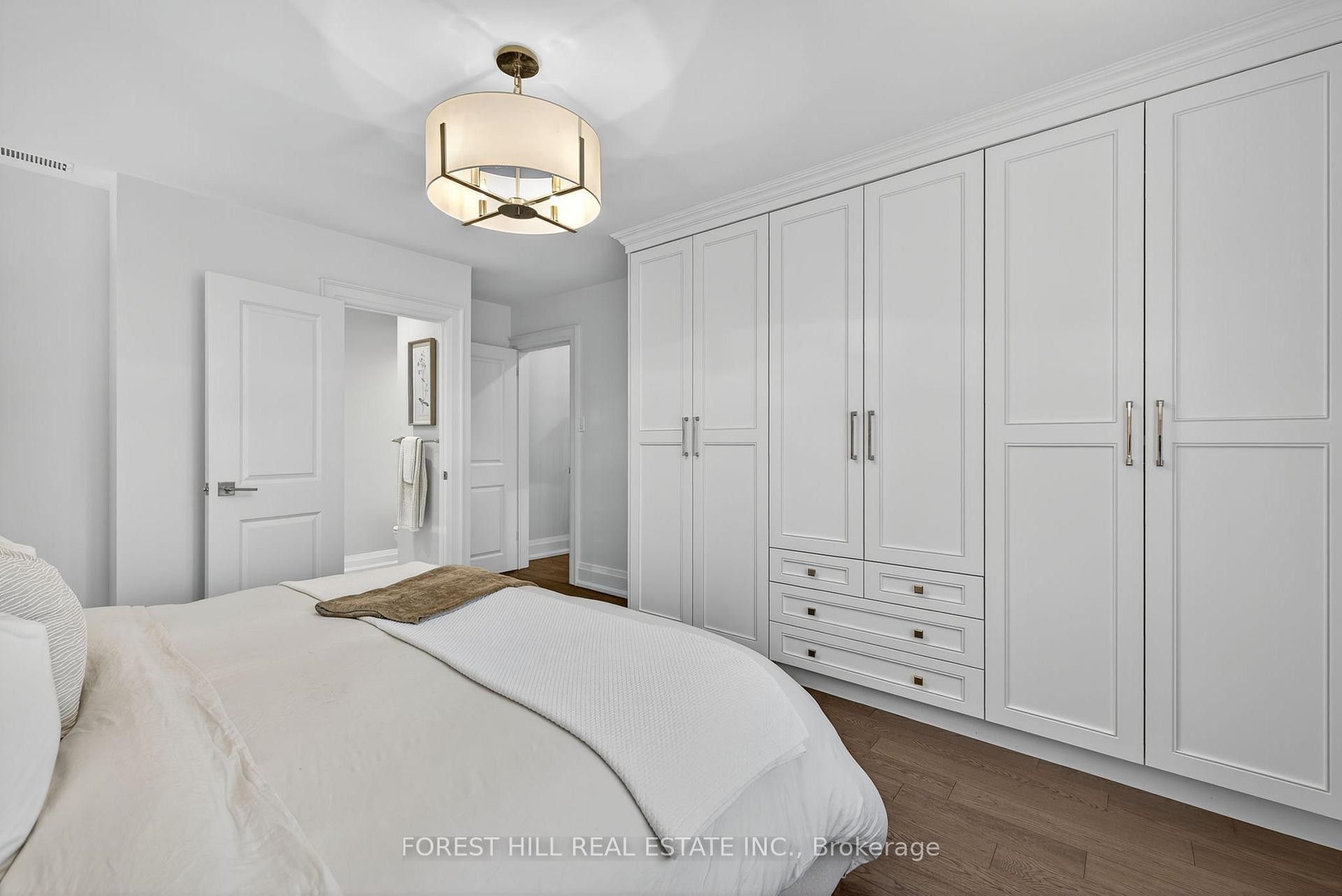 









101


Bombay

Avenue,
Toronto,




ON
M3H 1C1


