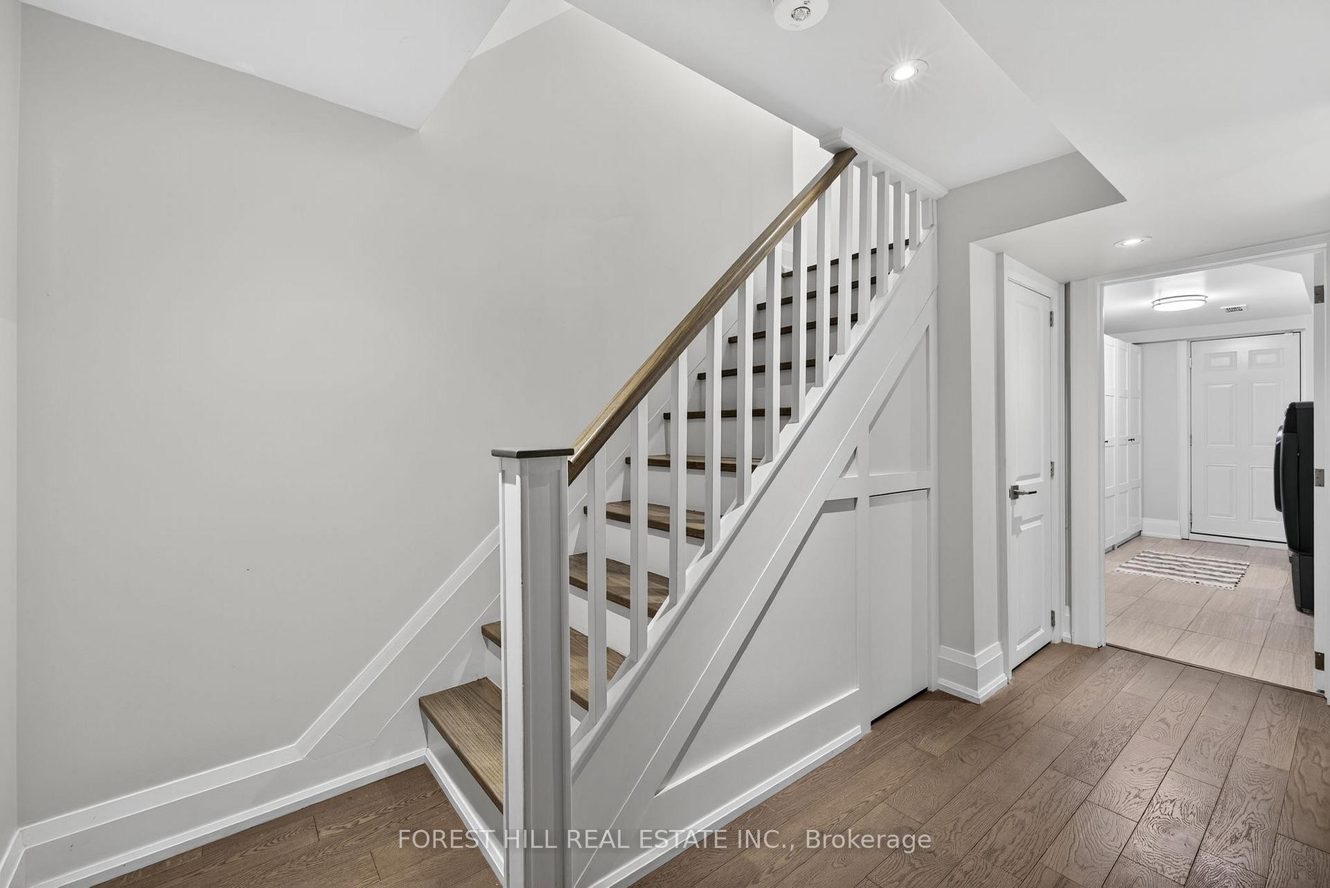 









101


Bombay

Avenue,
Toronto,




ON
M3H 1C1

