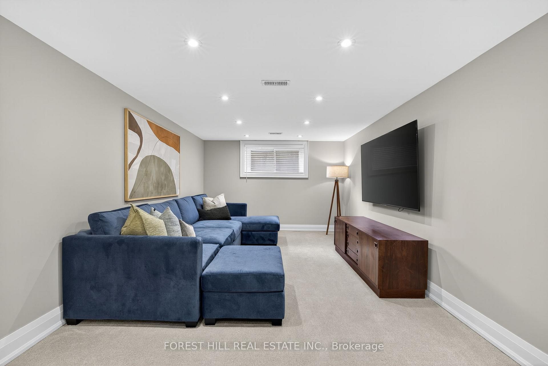 









101


Bombay

Avenue,
Toronto,




ON
M3H 1C1

