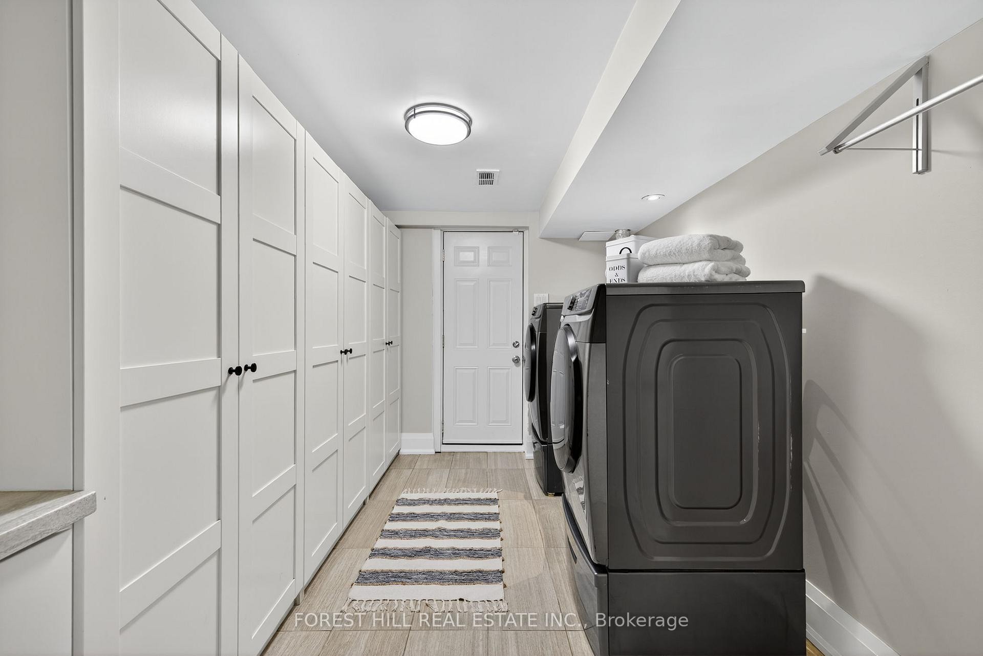 









101


Bombay

Avenue,
Toronto,




ON
M3H 1C1

