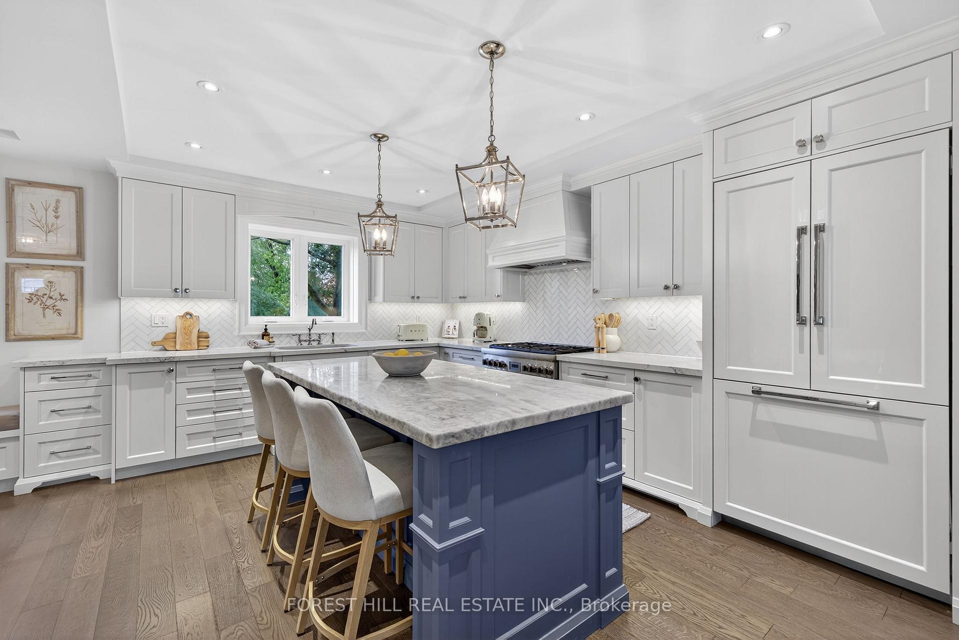 









101


Bombay

Avenue,
Toronto,




ON
M3H 1C1

