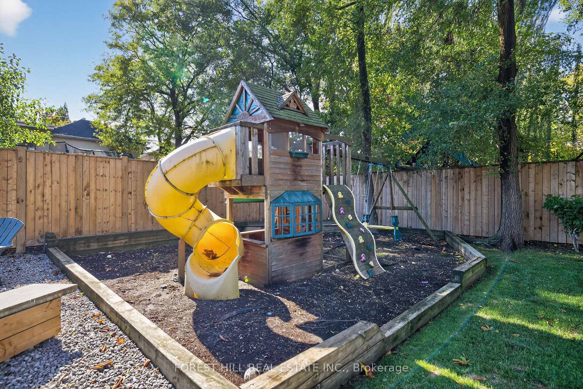 









101


Bombay

Avenue,
Toronto,




ON
M3H 1C1

