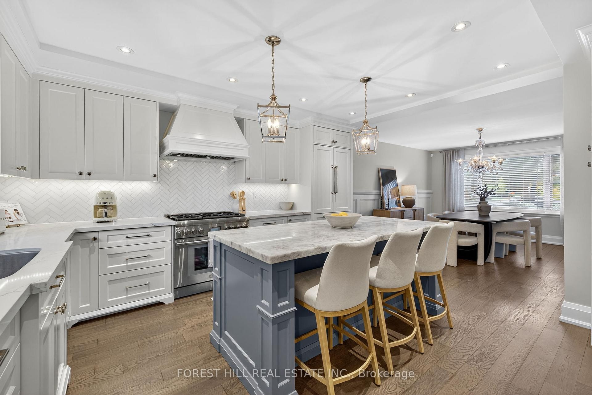 









101


Bombay

Avenue,
Toronto,




ON
M3H 1C1


