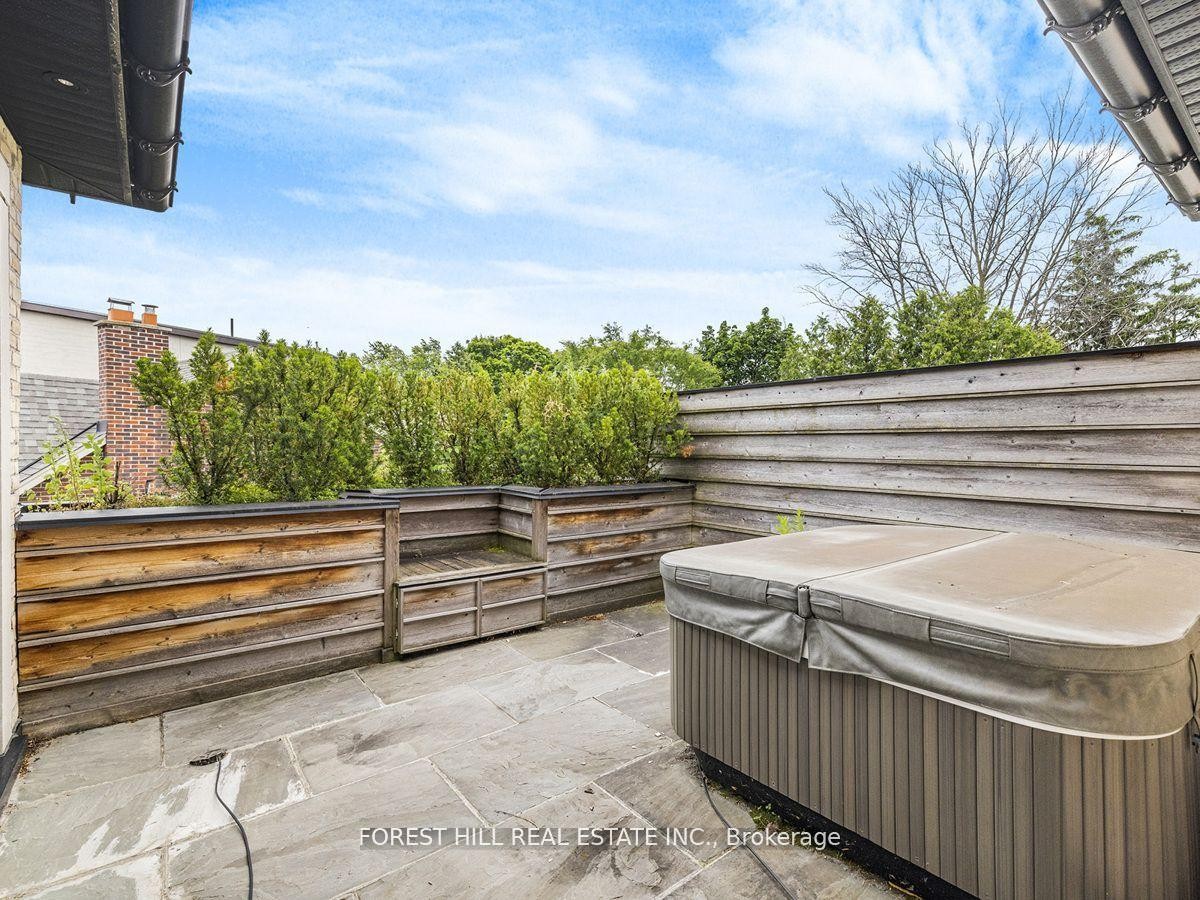 









19


Vesta

Drive,
Toronto,




ON
M5P 2Z4

