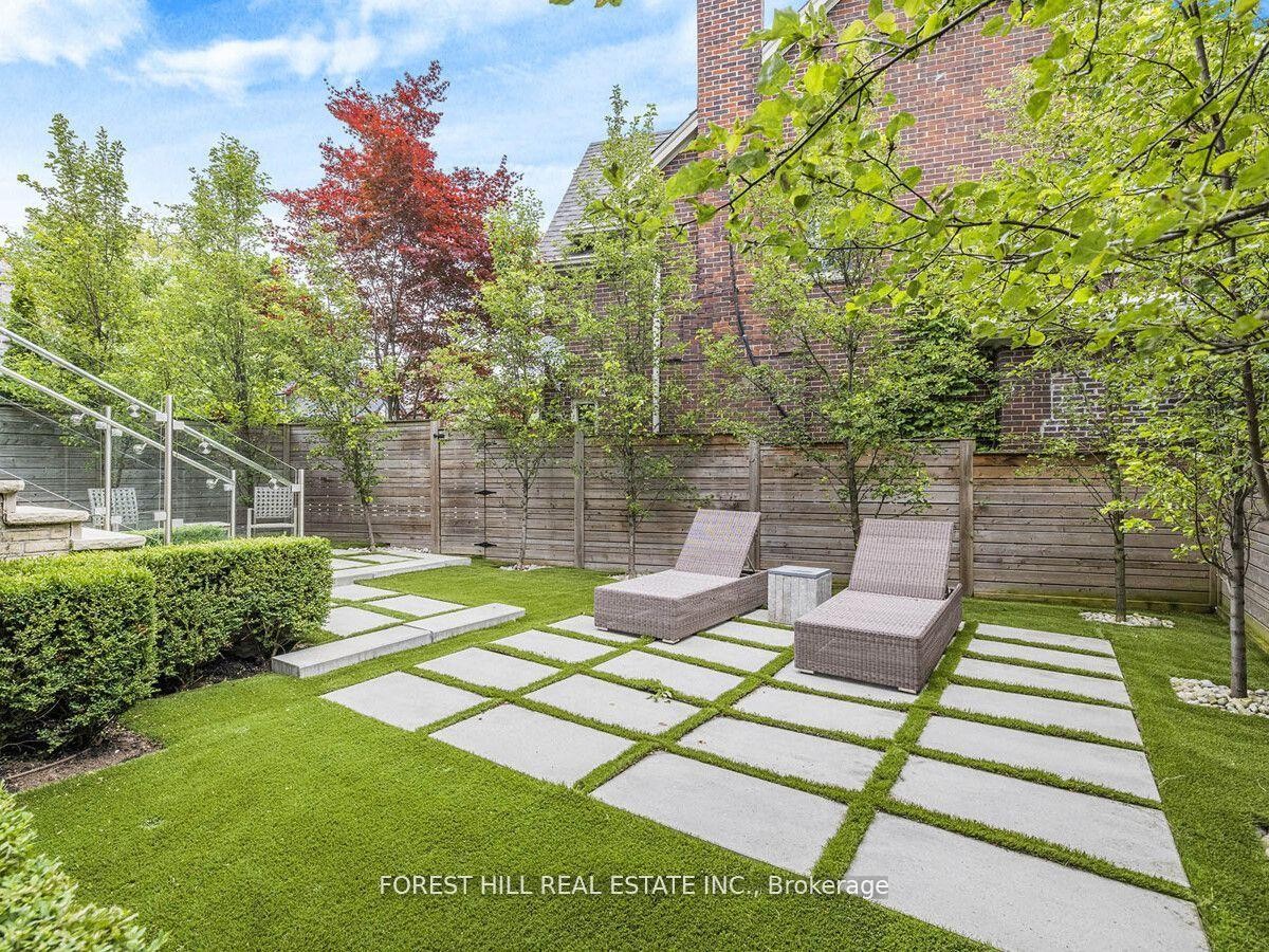 









19


Vesta

Drive,
Toronto,




ON
M5P 2Z4

