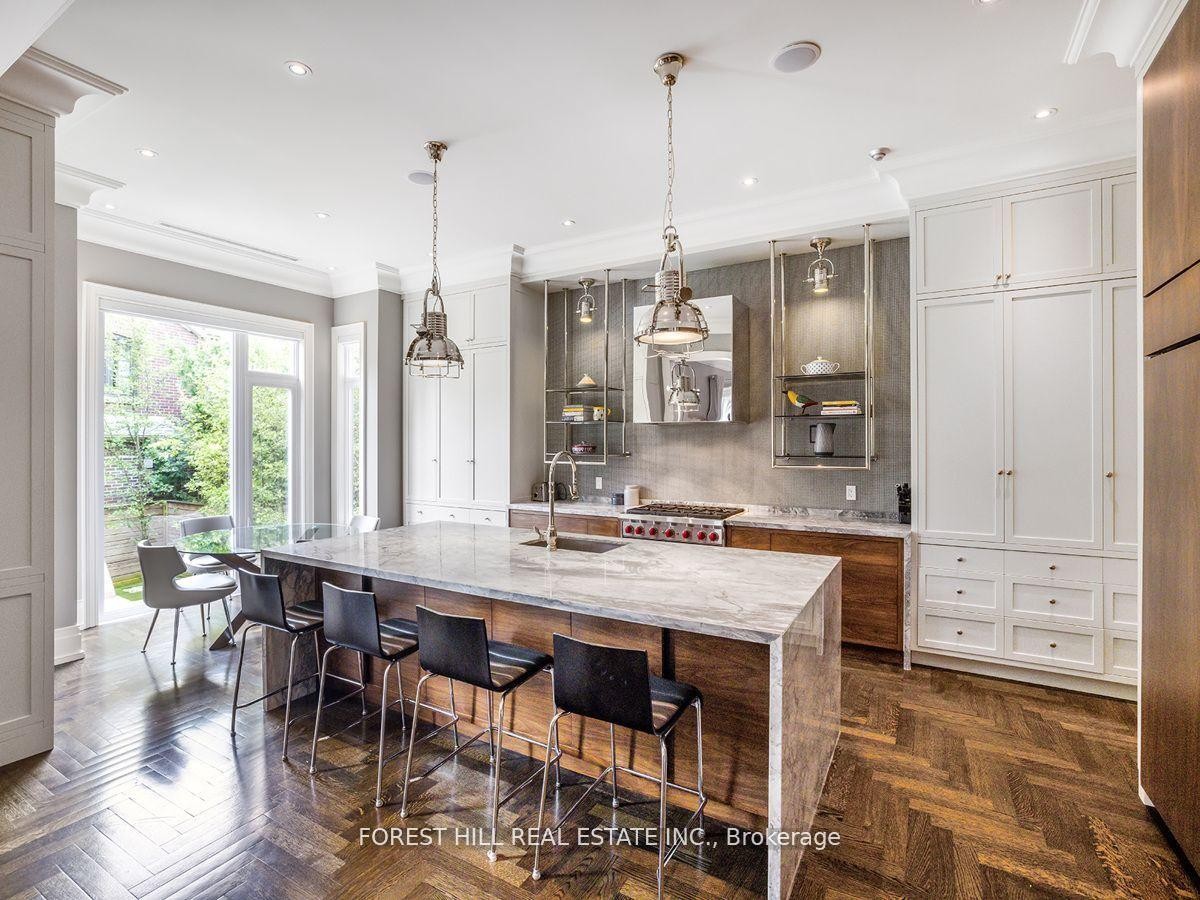









19


Vesta

Drive,
Toronto,




ON
M5P 2Z4

