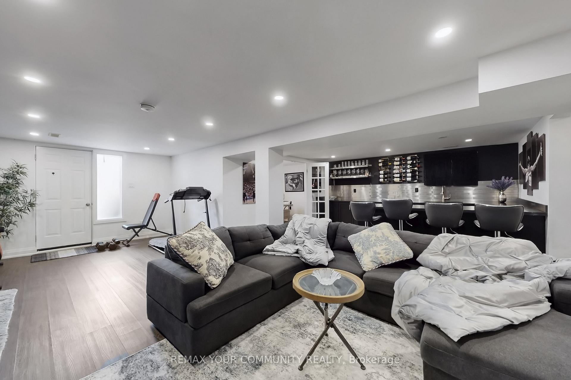 









26


Faye

Drive,
Toronto,




ON
M2J 3S6

