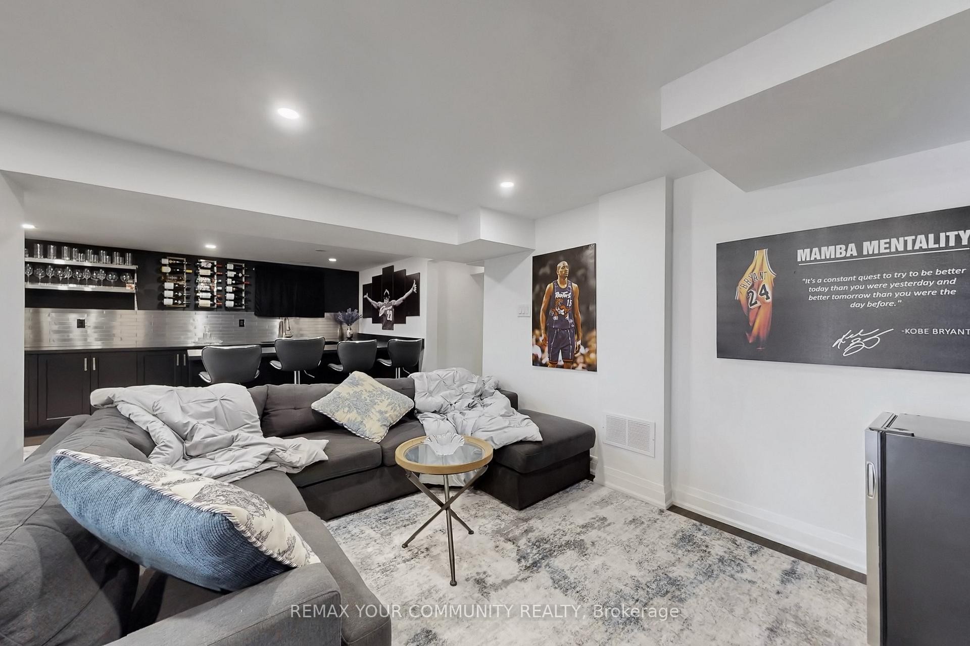 









26


Faye

Drive,
Toronto,




ON
M2J 3S6

