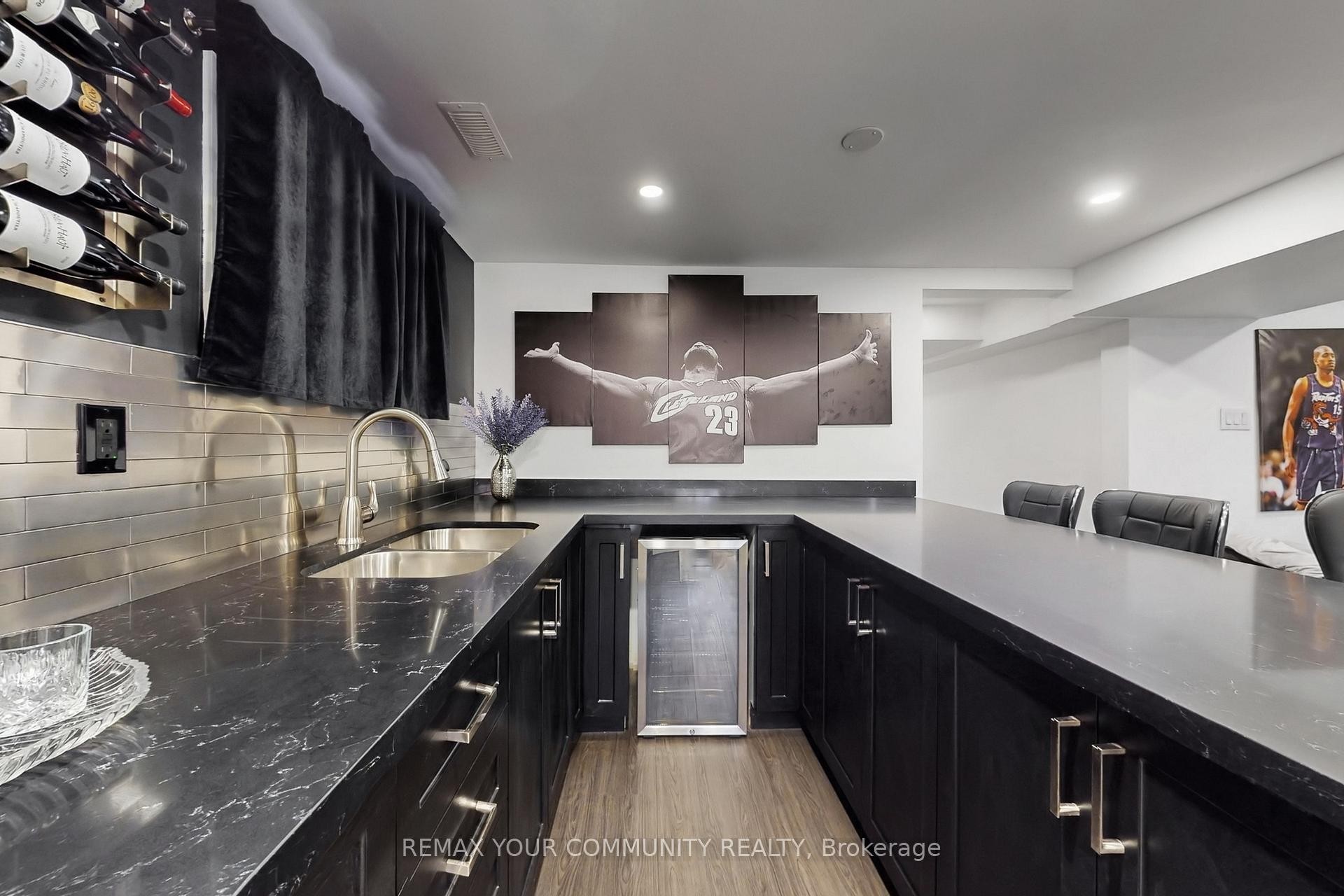 









26


Faye

Drive,
Toronto,




ON
M2J 3S6

