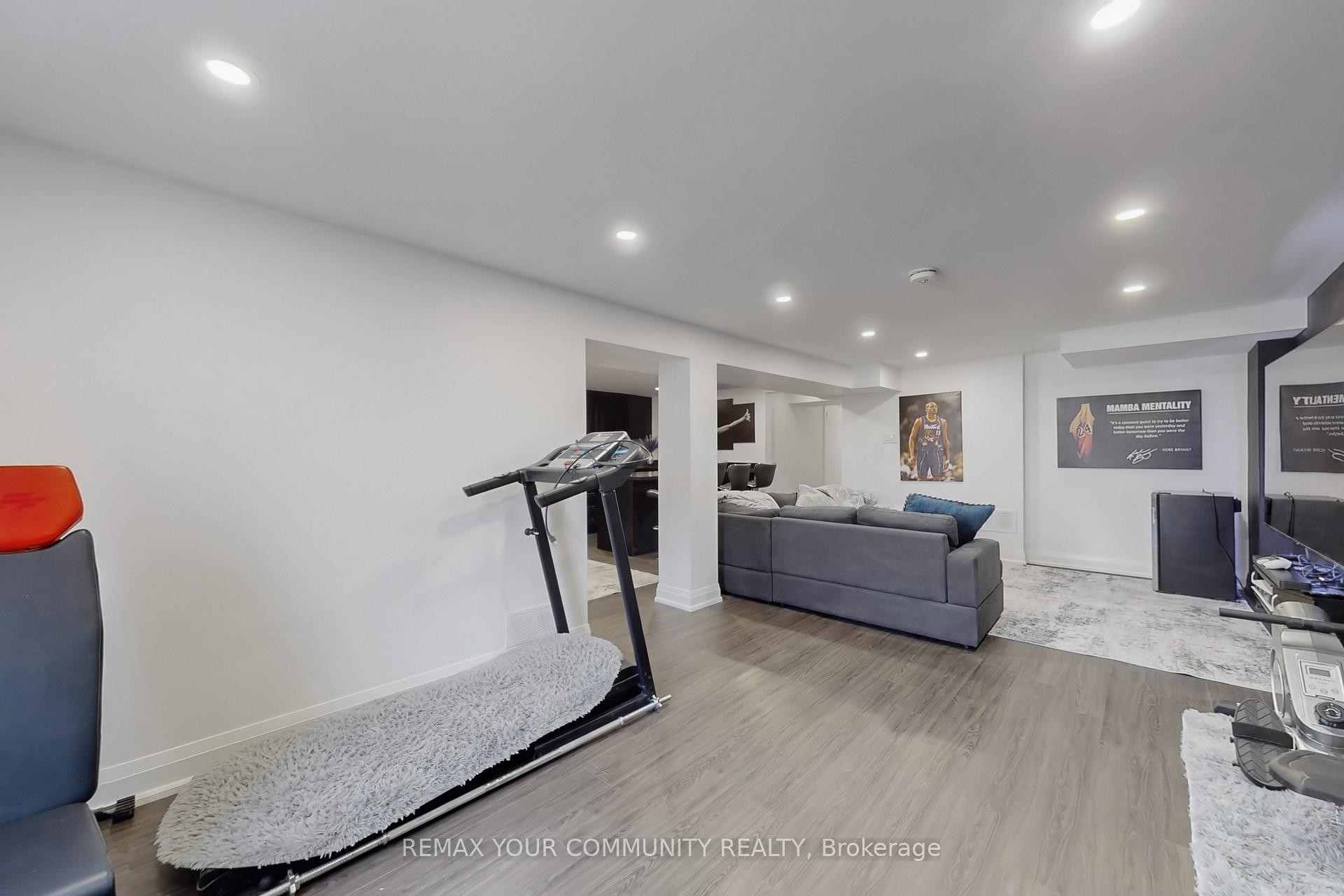 









26


Faye

Drive,
Toronto,




ON
M2J 3S6

