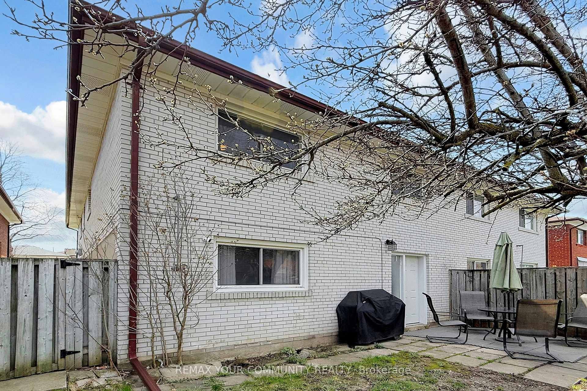 









26


Faye

Drive,
Toronto,




ON
M2J 3S6

