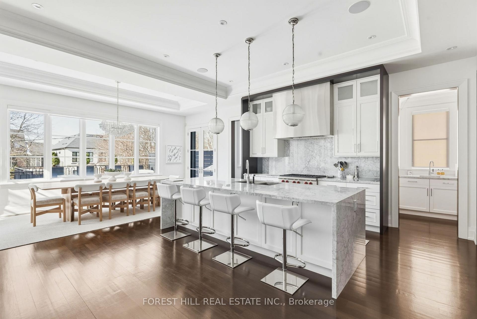 









48


Old Forest Hill

Road,
Toronto,




ON
M5P 2P9

