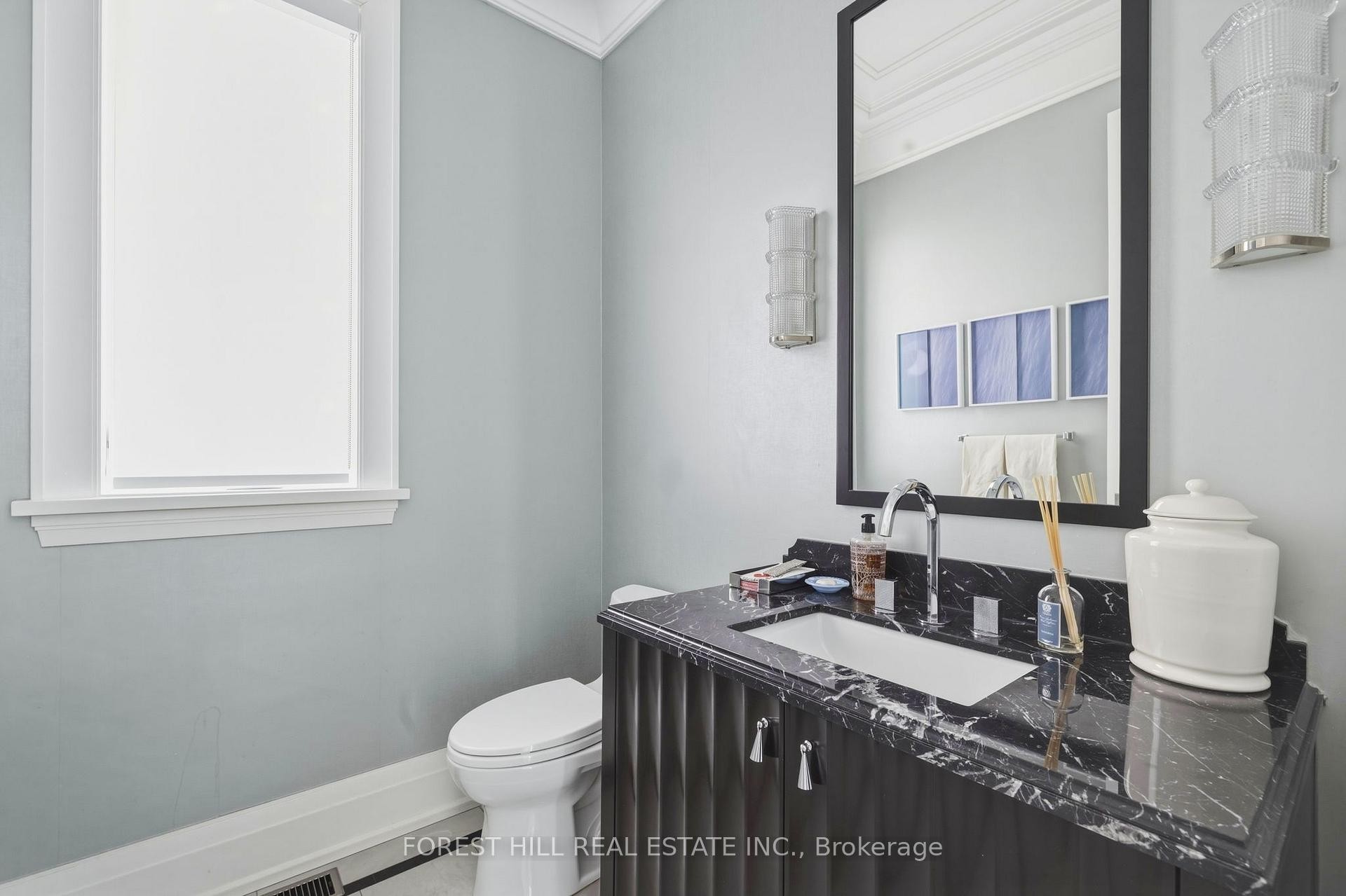 









48


Old Forest Hill

Road,
Toronto,




ON
M5P 2P9

