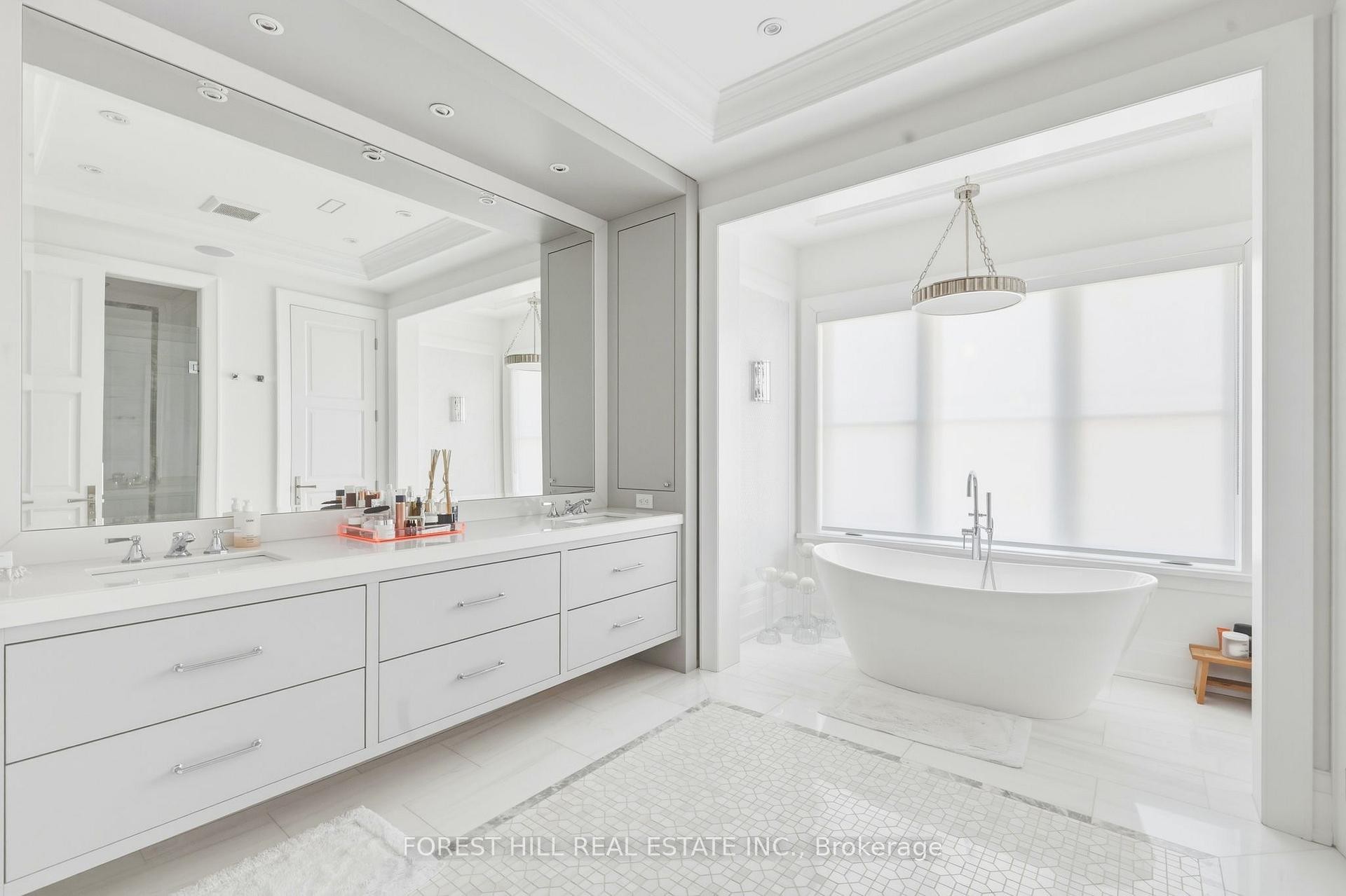 









48


Old Forest Hill

Road,
Toronto,




ON
M5P 2P9

