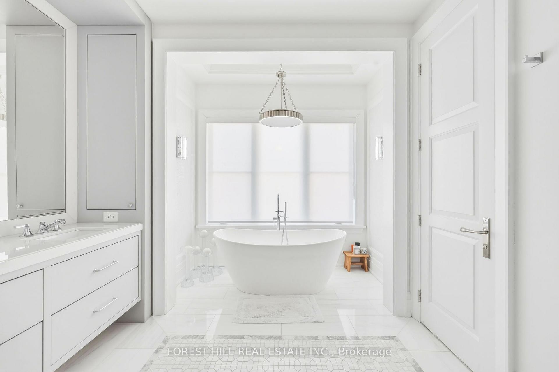 









48


Old Forest Hill

Road,
Toronto,




ON
M5P 2P9

