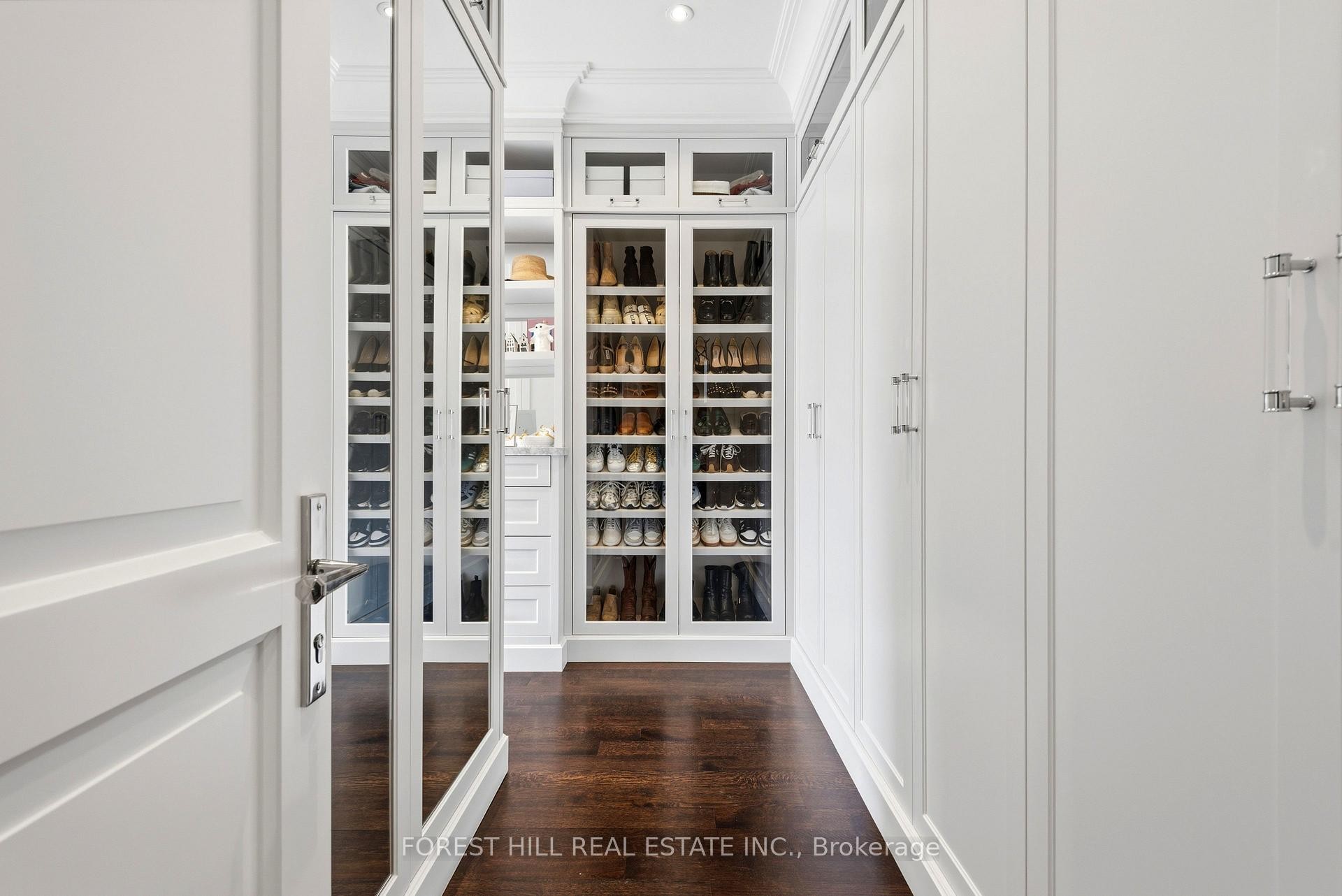 









48


Old Forest Hill

Road,
Toronto,




ON
M5P 2P9

