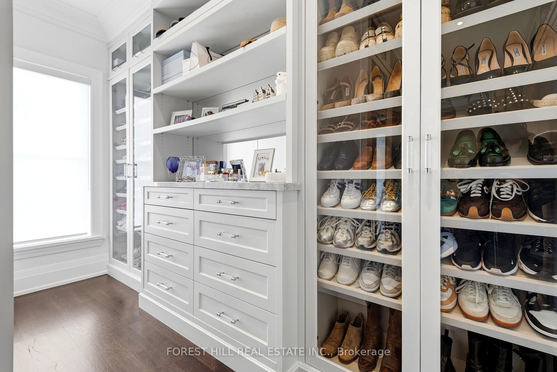 









48


Old Forest Hill

Road,
Toronto,




ON
M5P 2P9

