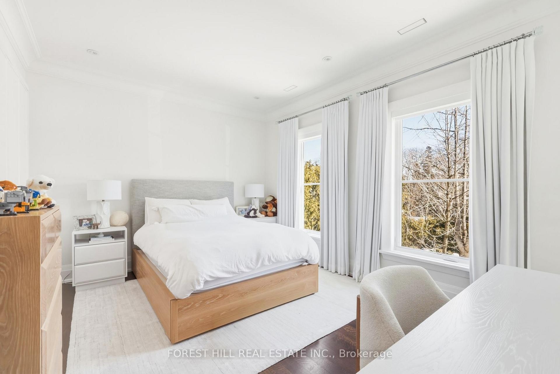 









48


Old Forest Hill

Road,
Toronto,




ON
M5P 2P9


