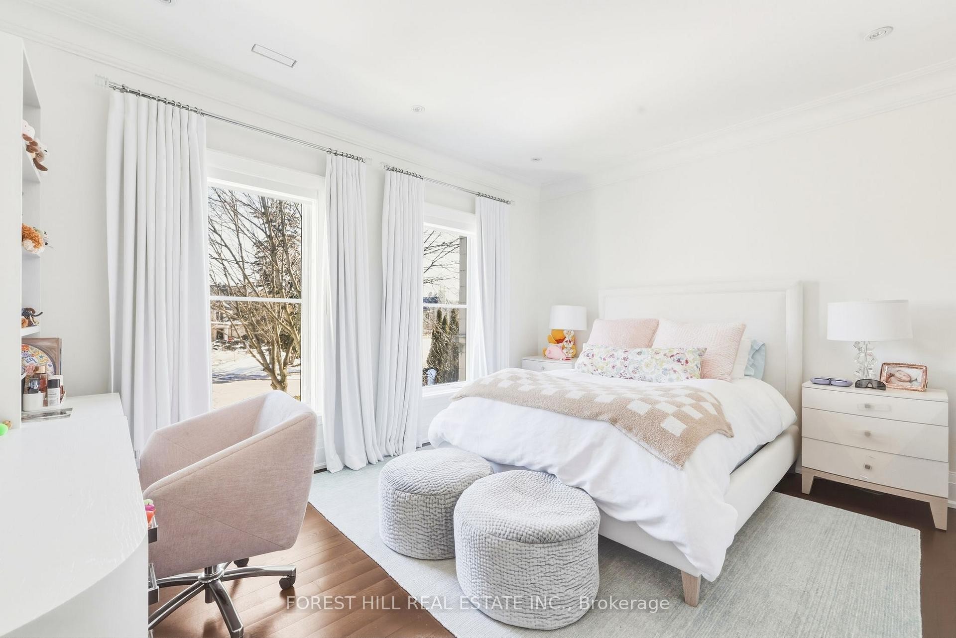 









48


Old Forest Hill

Road,
Toronto,




ON
M5P 2P9


