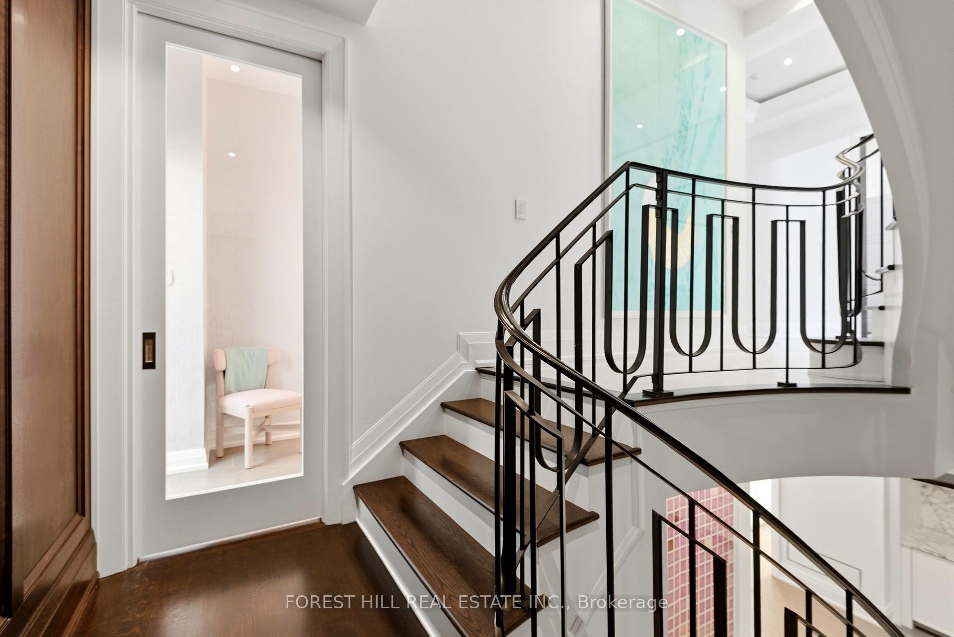 









48


Old Forest Hill

Road,
Toronto,




ON
M5P 2P9

