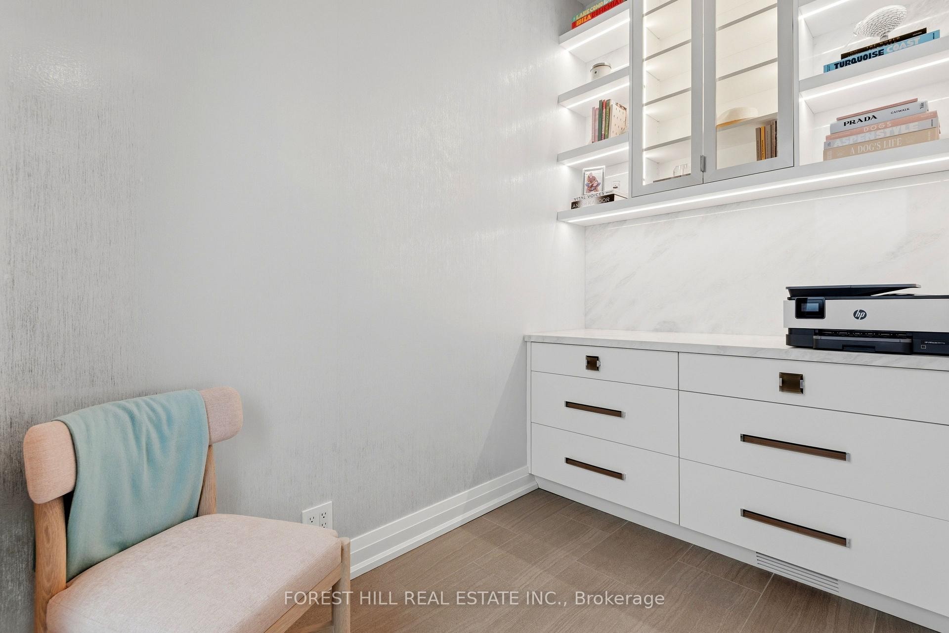 









48


Old Forest Hill

Road,
Toronto,




ON
M5P 2P9

