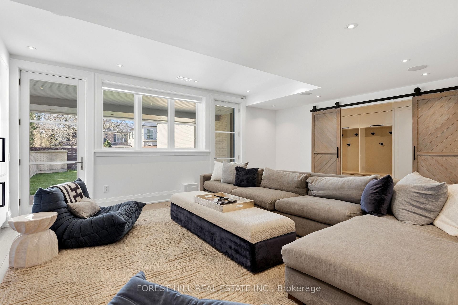 









48


Old Forest Hill

Road,
Toronto,




ON
M5P 2P9

