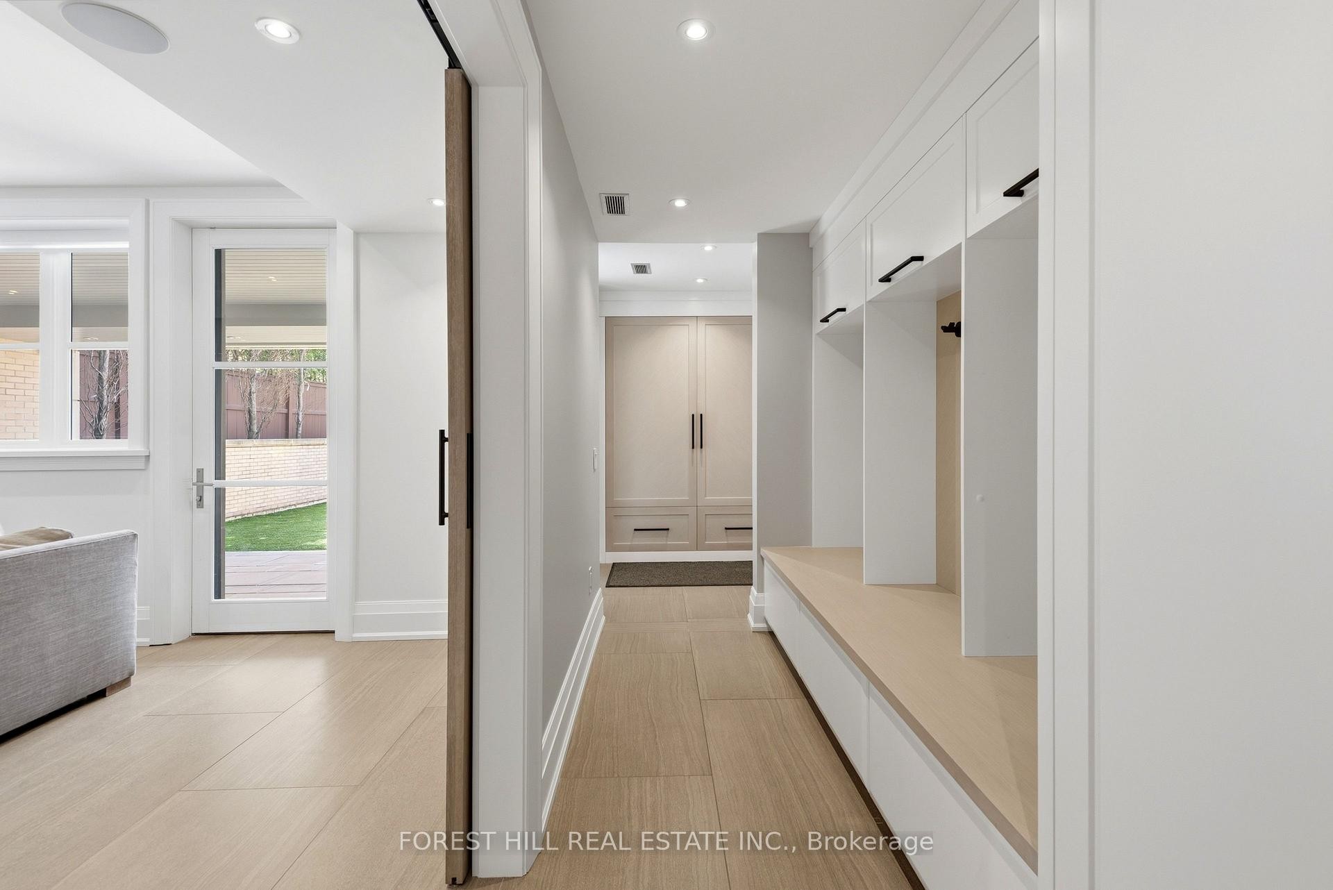 









48


Old Forest Hill

Road,
Toronto,




ON
M5P 2P9

