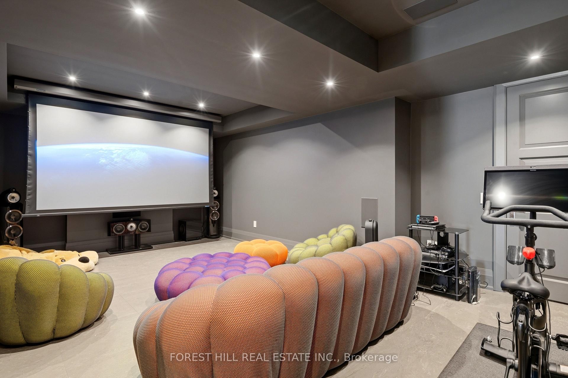 









48


Old Forest Hill

Road,
Toronto,




ON
M5P 2P9

