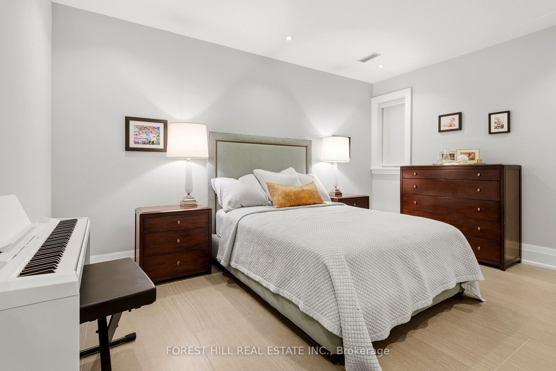 









48


Old Forest Hill

Road,
Toronto,




ON
M5P 2P9

