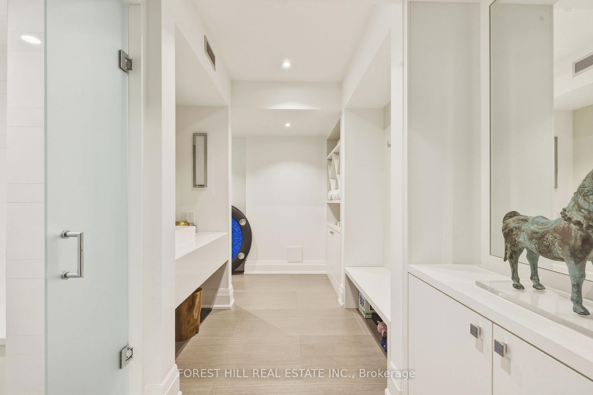 









48


Old Forest Hill

Road,
Toronto,




ON
M5P 2P9

