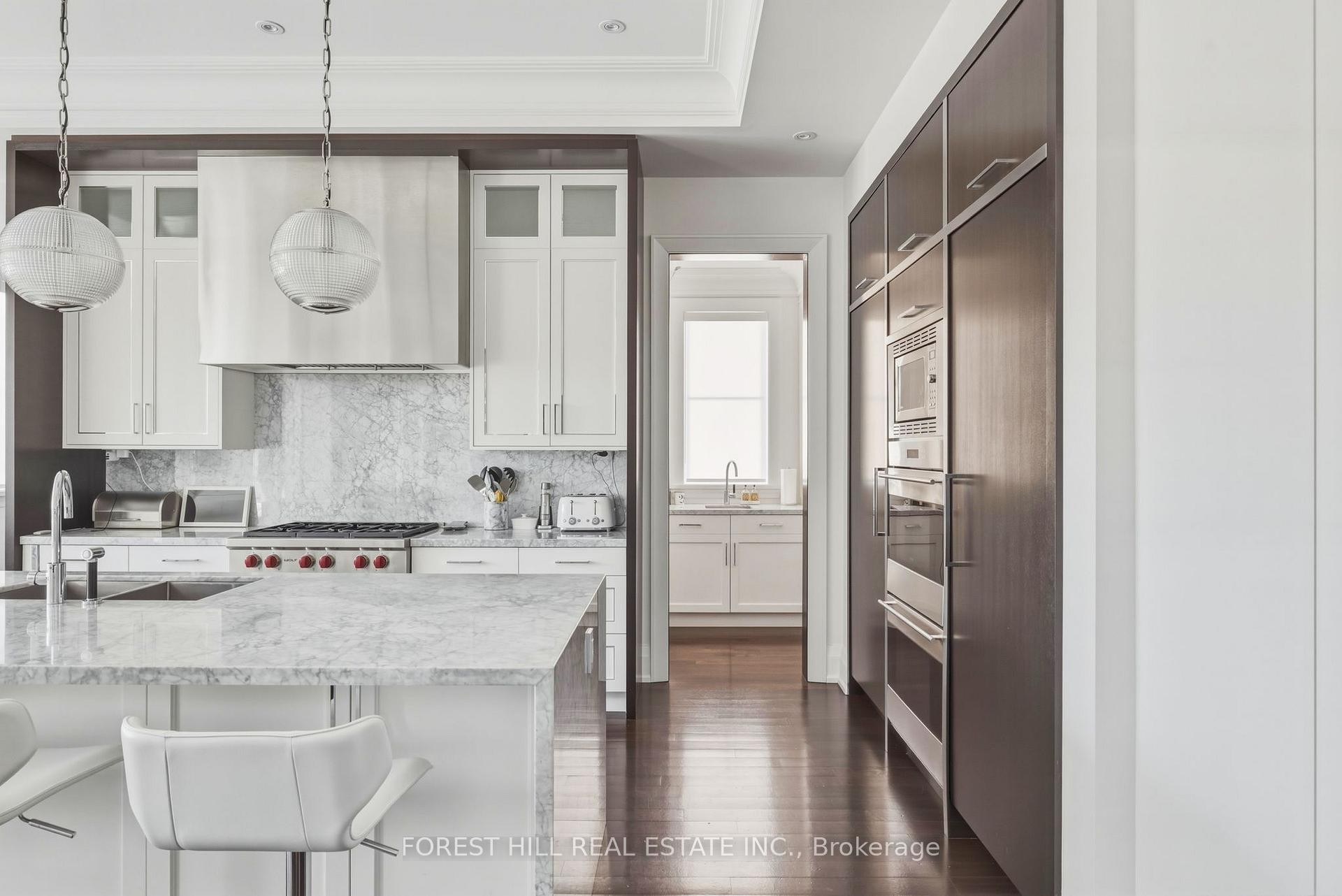 









48


Old Forest Hill

Road,
Toronto,




ON
M5P 2P9


