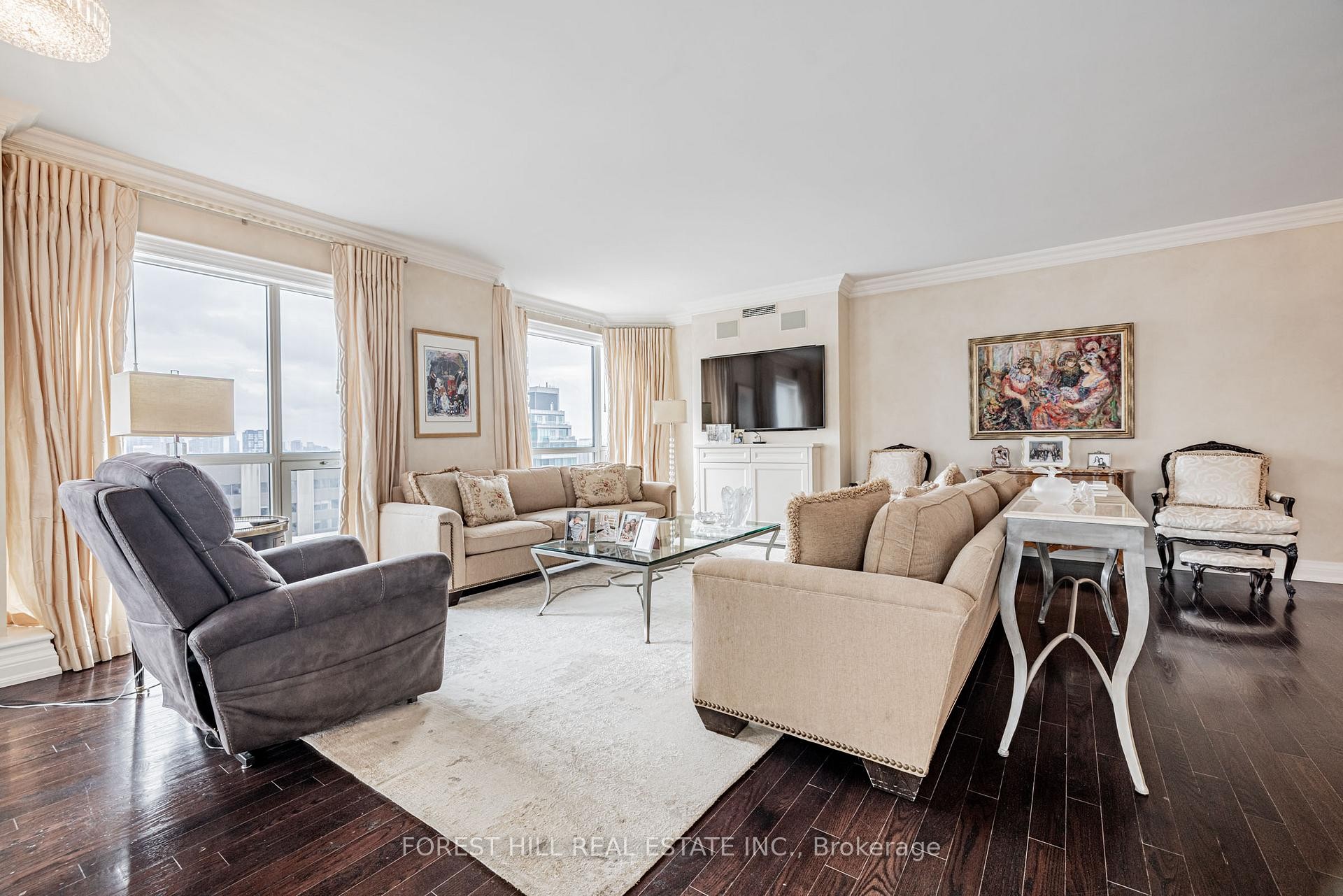 









38


Avenue

Road, 2002,
Toronto,




ON
M5R 2G2

