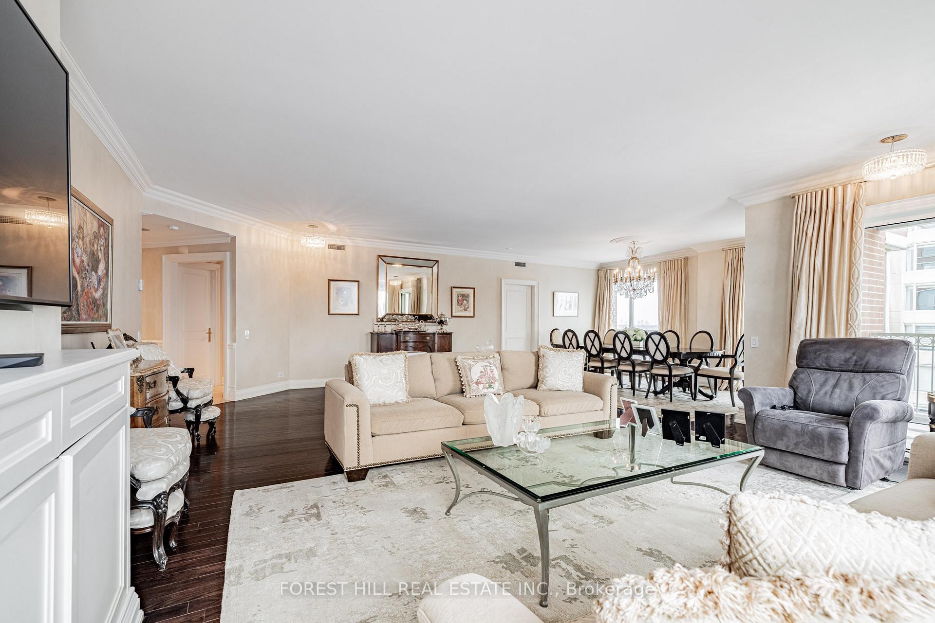 









38


Avenue

Road, 2002,
Toronto,




ON
M5R 2G2

