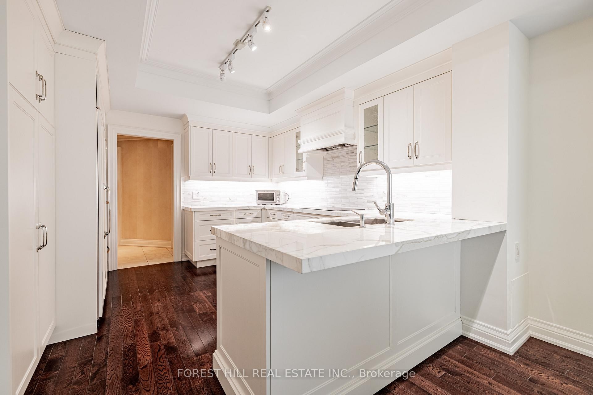 









38


Avenue

Road, 2002,
Toronto,




ON
M5R 2G2

