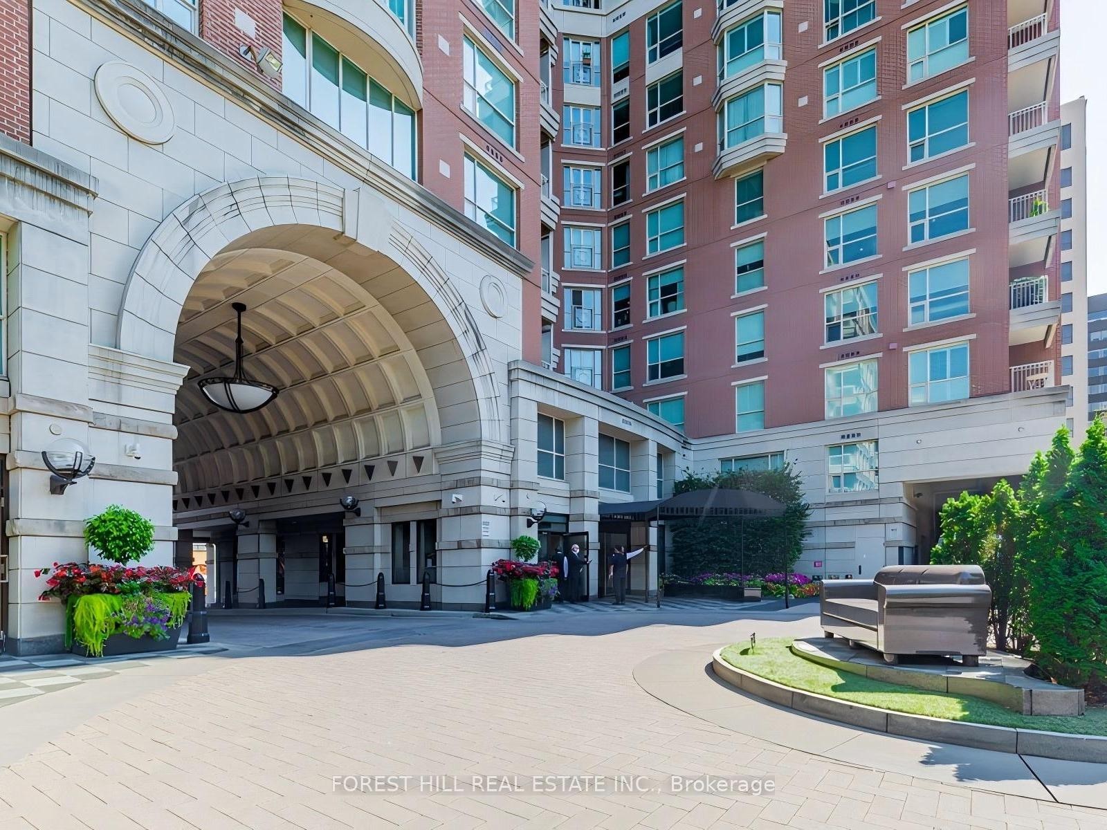 









38


Avenue

Road, 2002,
Toronto,




ON
M5R 2G2

