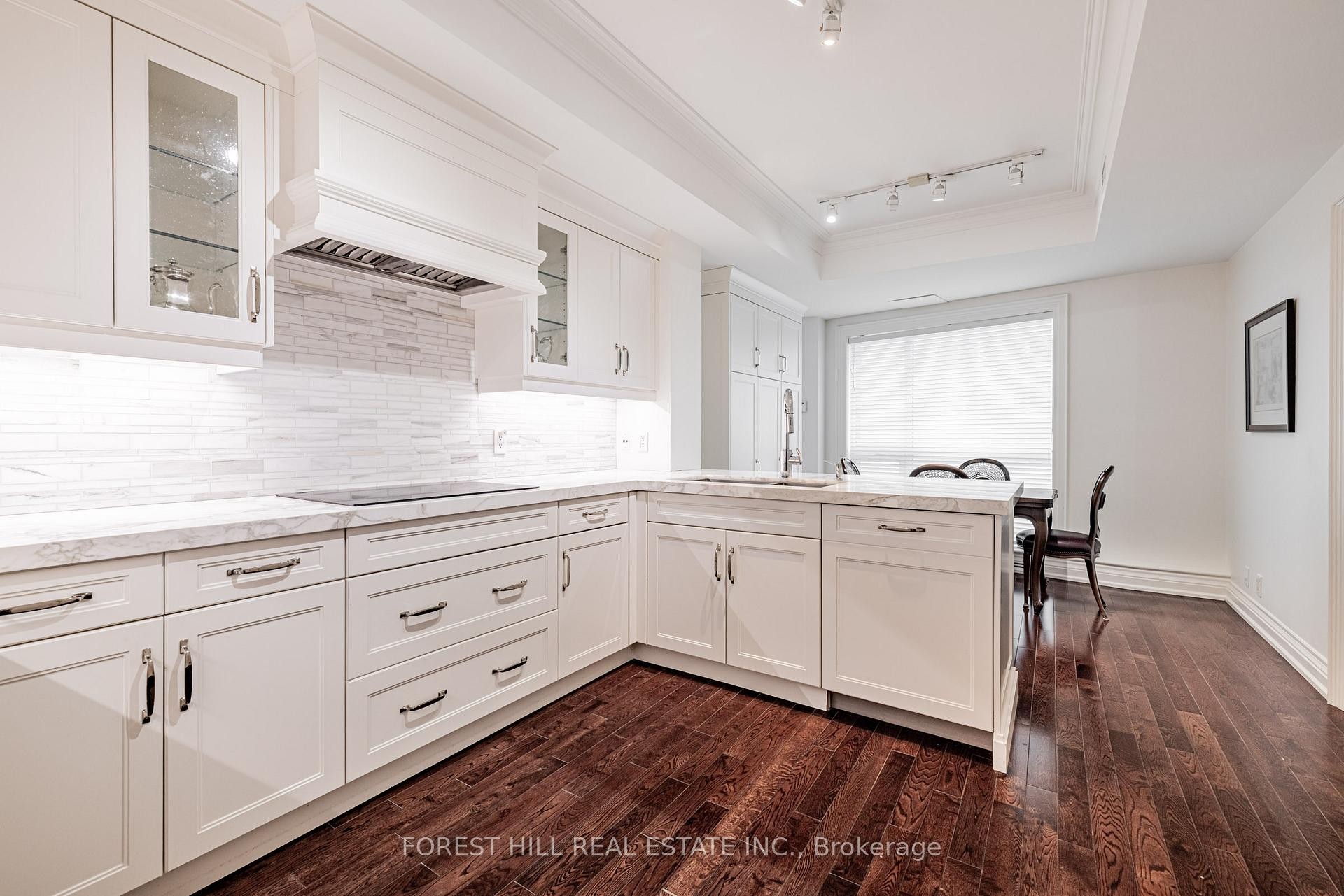 









38


Avenue

Road, 2002,
Toronto,




ON
M5R 2G2

