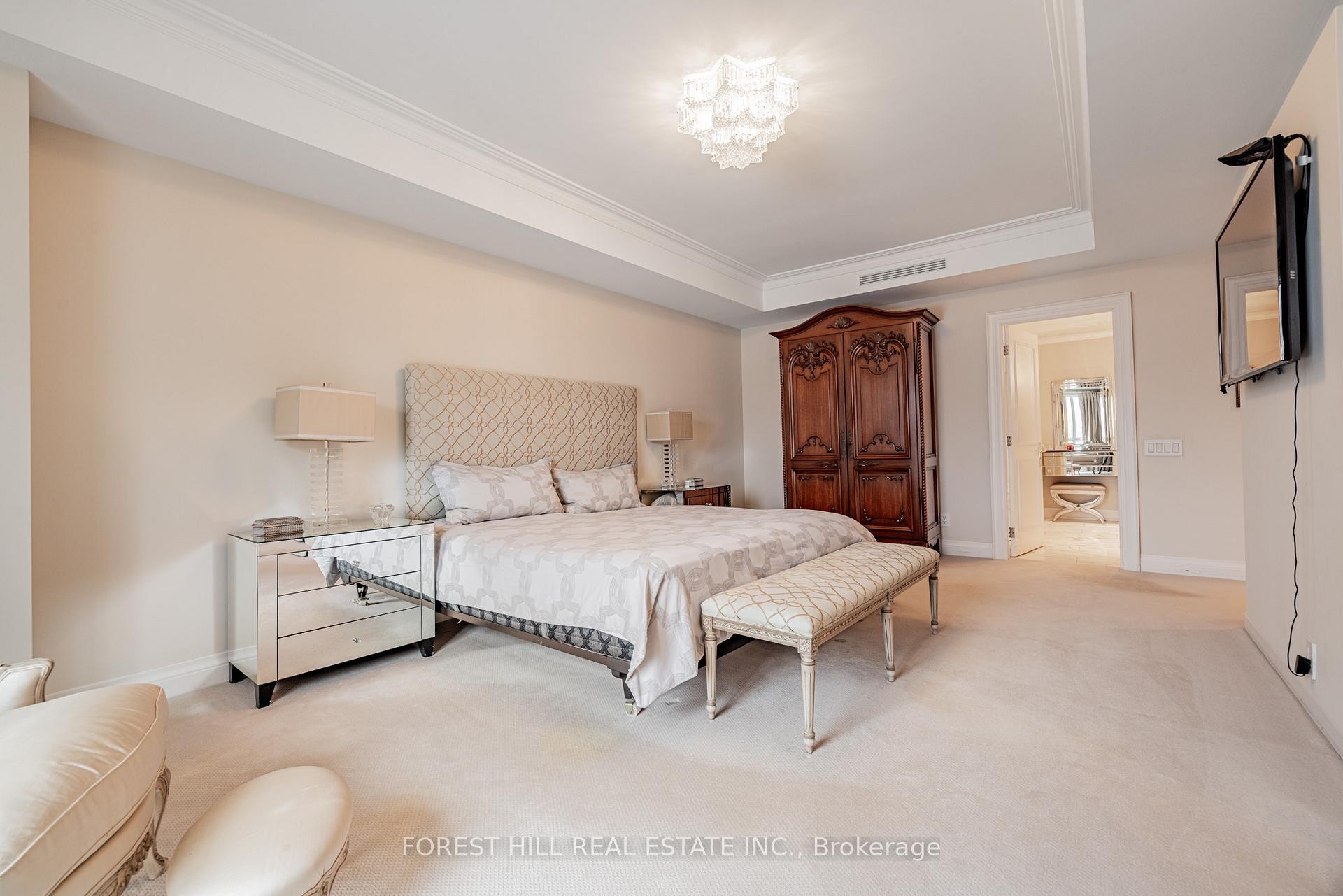 









38


Avenue

Road, 2002,
Toronto,




ON
M5R 2G2

