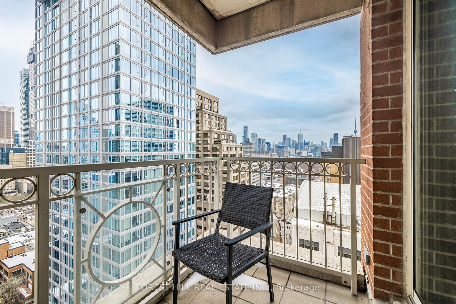 









38


Avenue

Road, 2002,
Toronto,




ON
M5R 2G2


