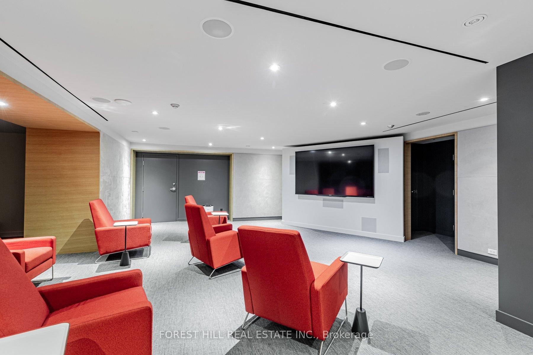 









38


Avenue

Road, 2002,
Toronto,




ON
M5R 2G2

