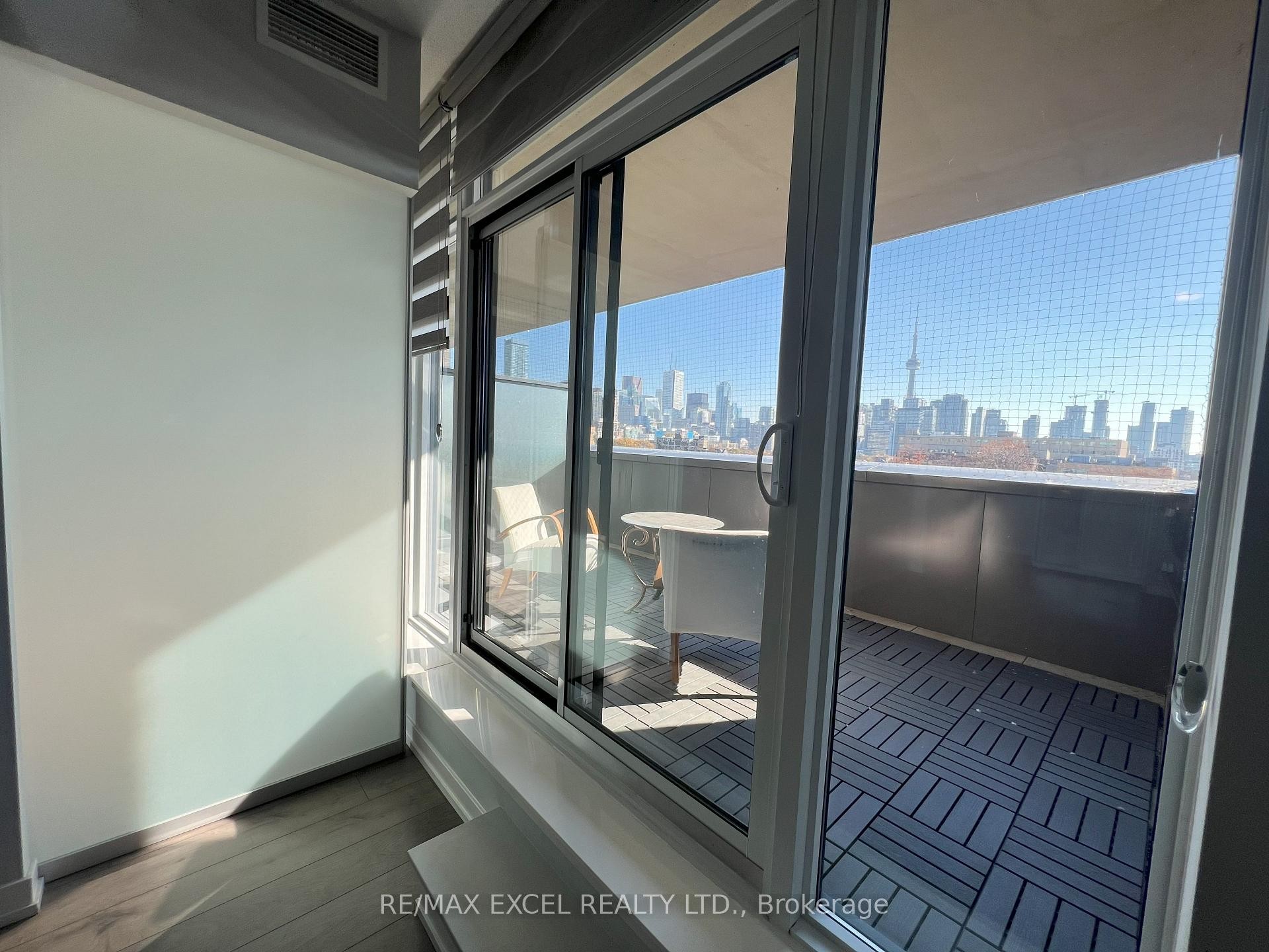 









297


College

Street, 503,
Toronto,




ON
M5T 0C2

