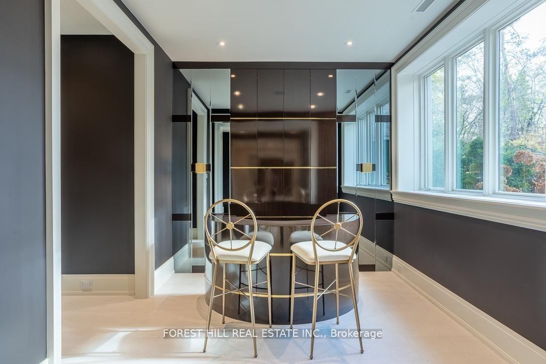 









15


Tudor

Gate,
Toronto,




ON
M2L 1N3

