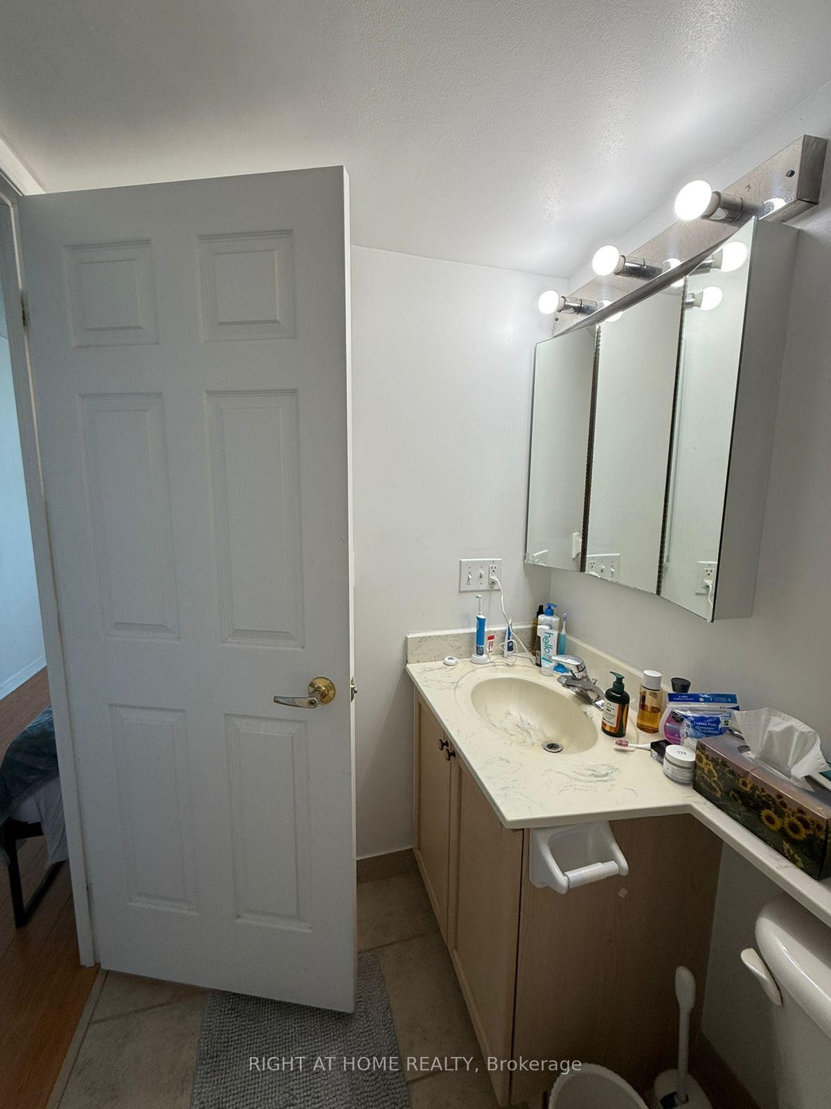 









26


Olive

Avenue North, ph 02,
Toronto,




ON
M2N 7G7

